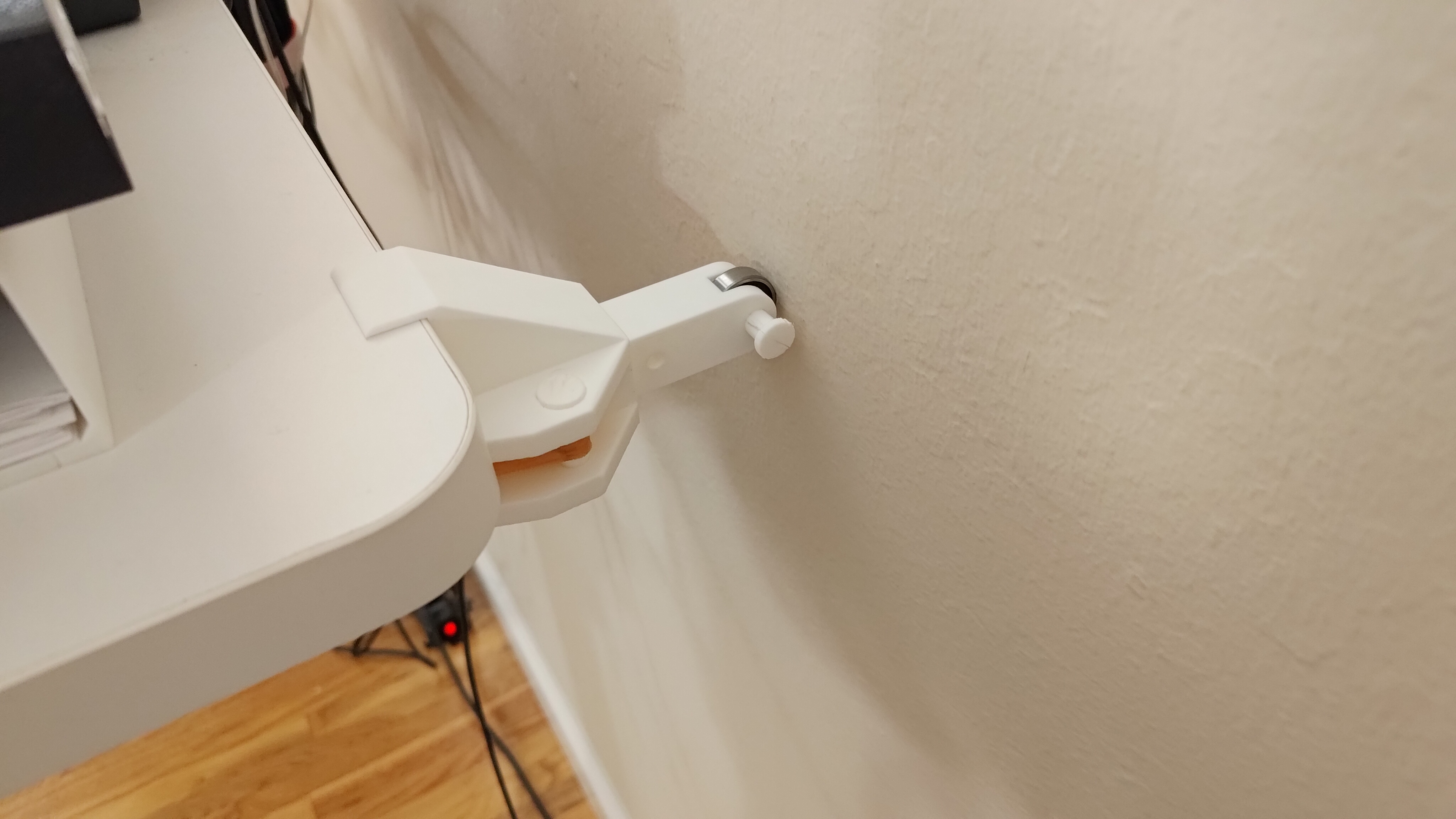 Standing desk spring loaded roller