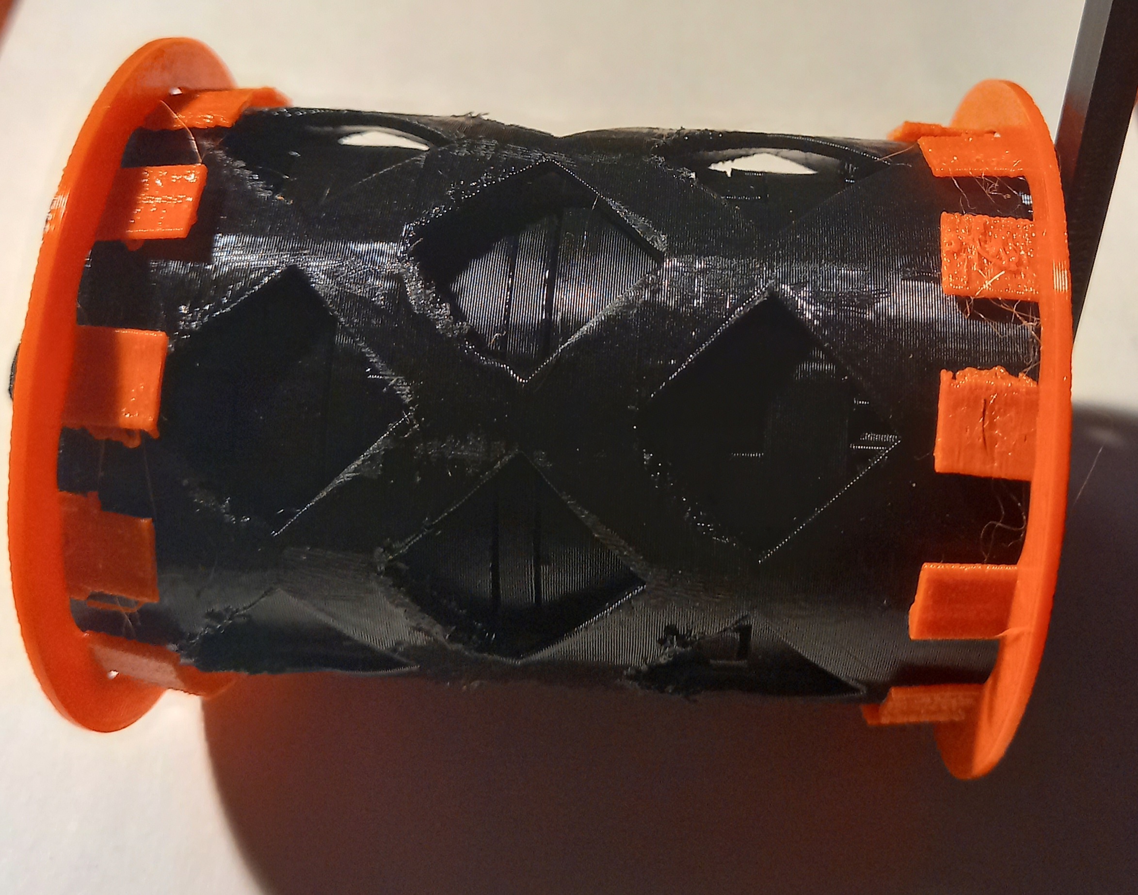 Inserts for different spools on integrated rewinder