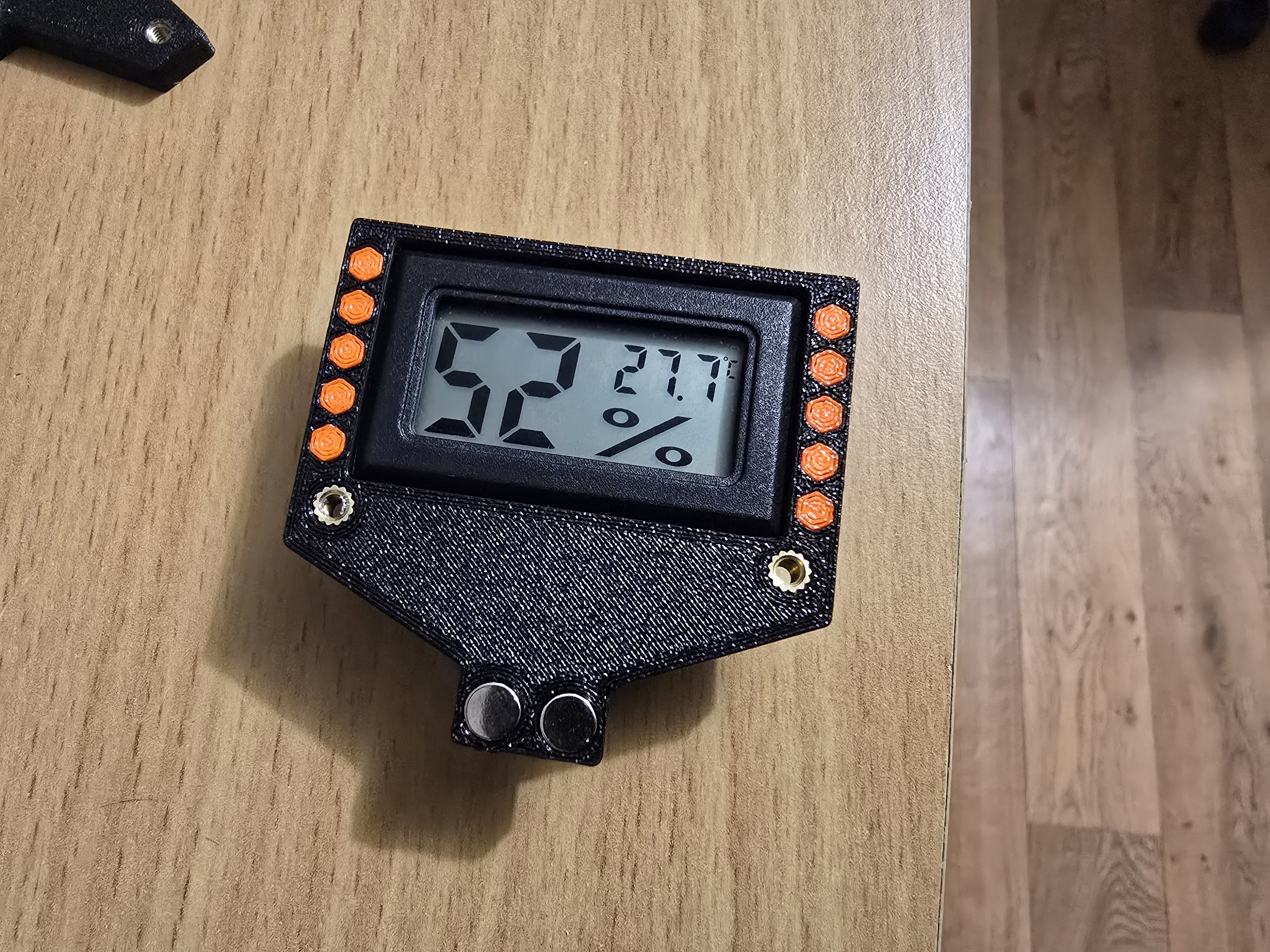 EnXLosure temperature and humidity sensor mount por BF3Design