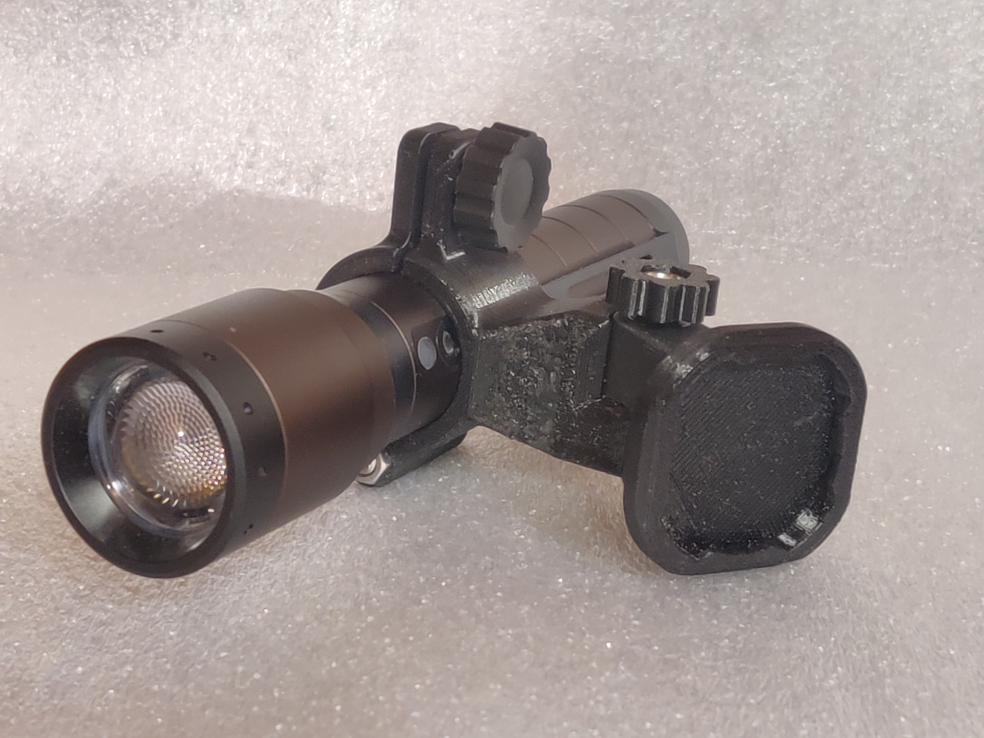 Quadlock Mount for a LED-Lenser P7R Signature Flashlight