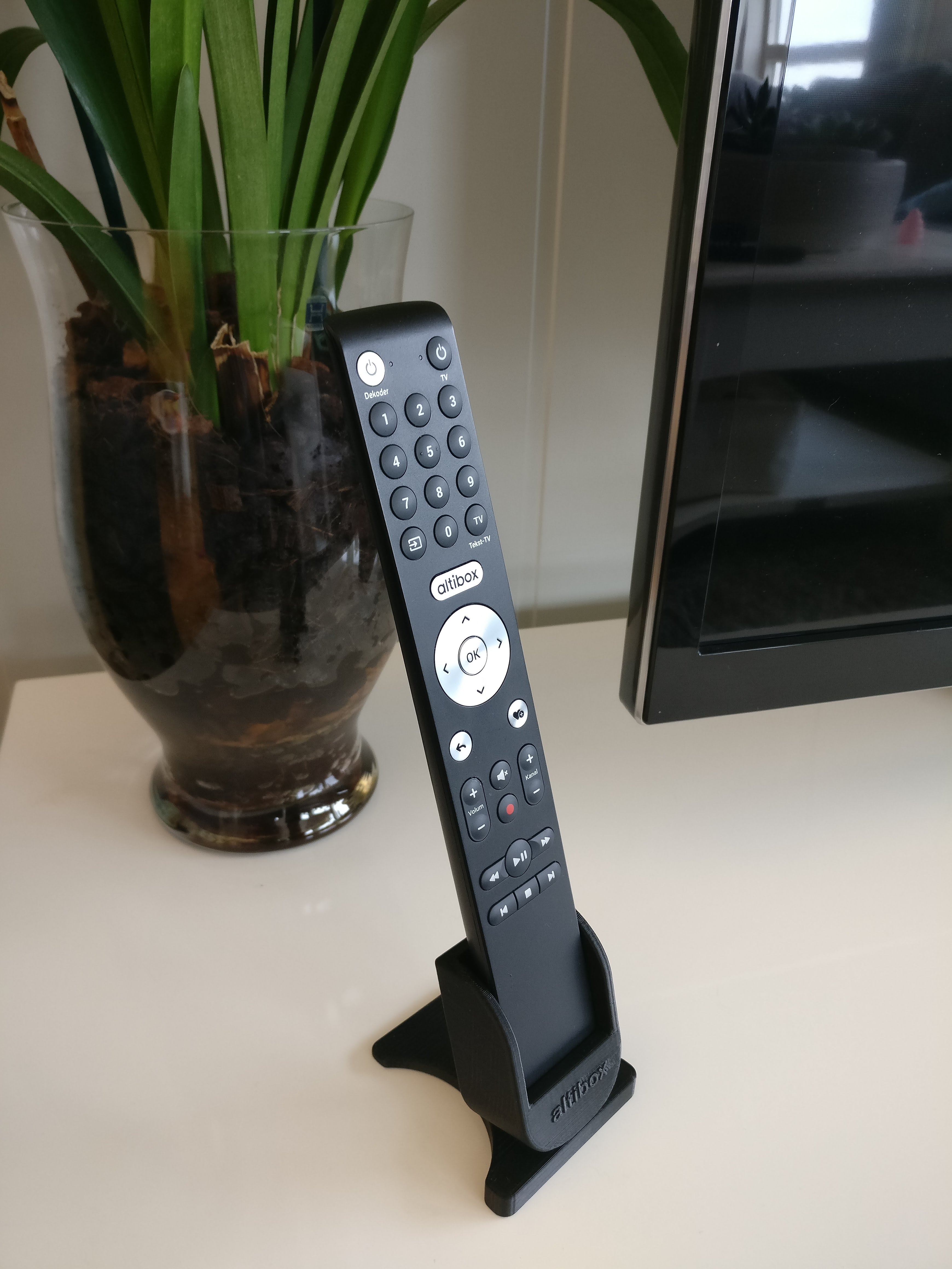 Altibox TV box remote holder