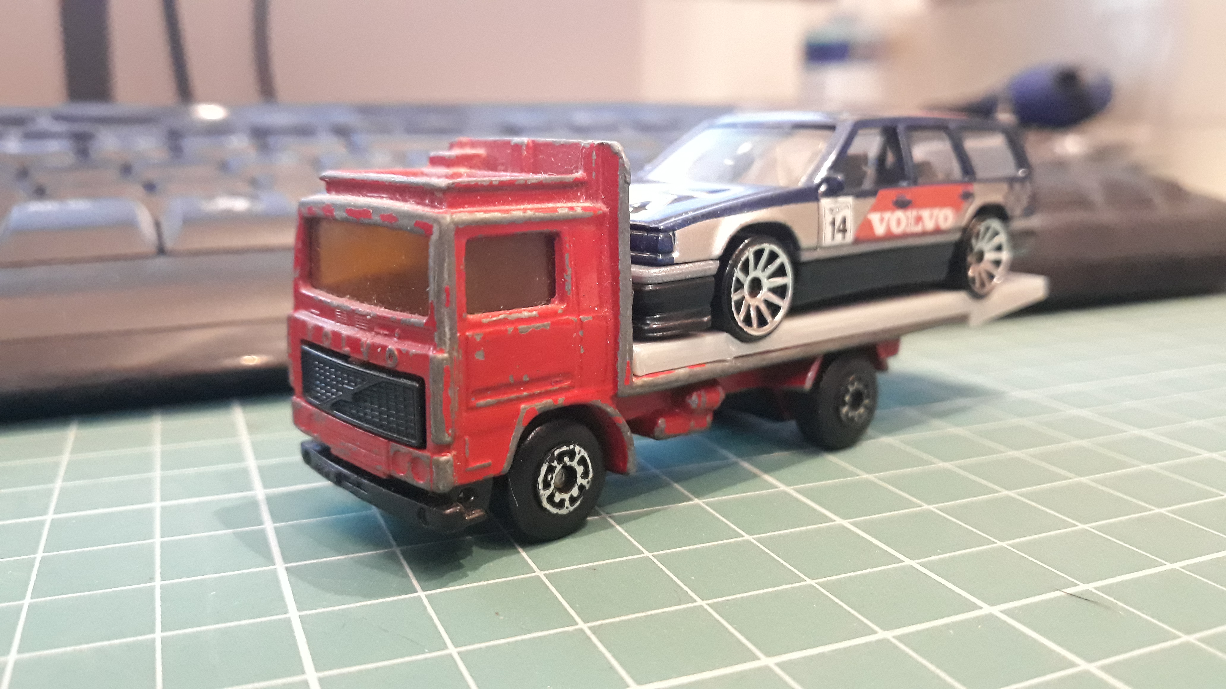 Hotwheels/Matchbox Volvo hauler
