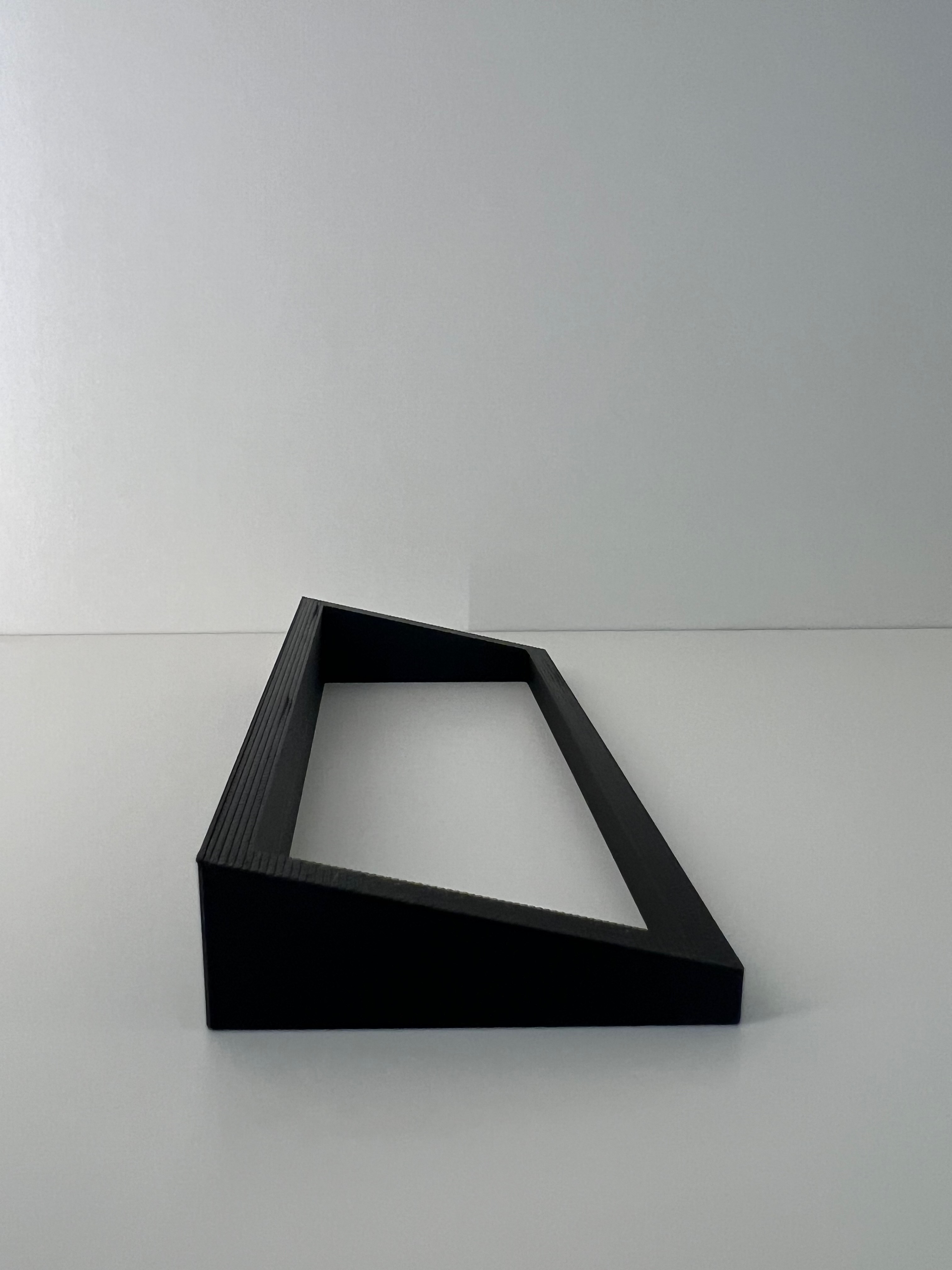Display wedge for Bburago 1:43 scale F1 cars