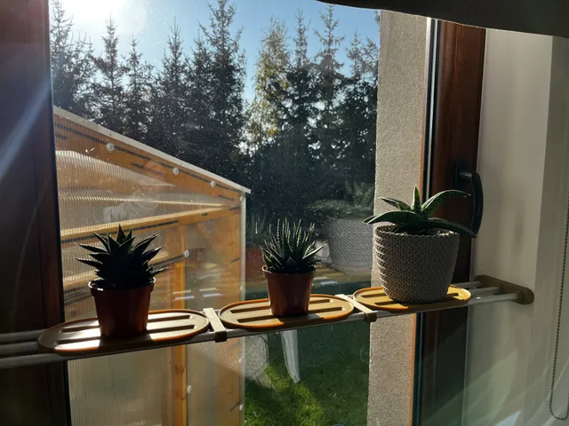 Rack for plants - Mounting without drilling.