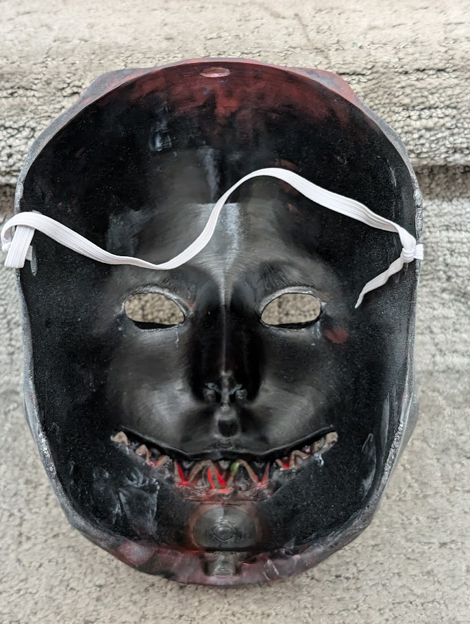 Halloween mask - Sharp smile — thumbnail 2