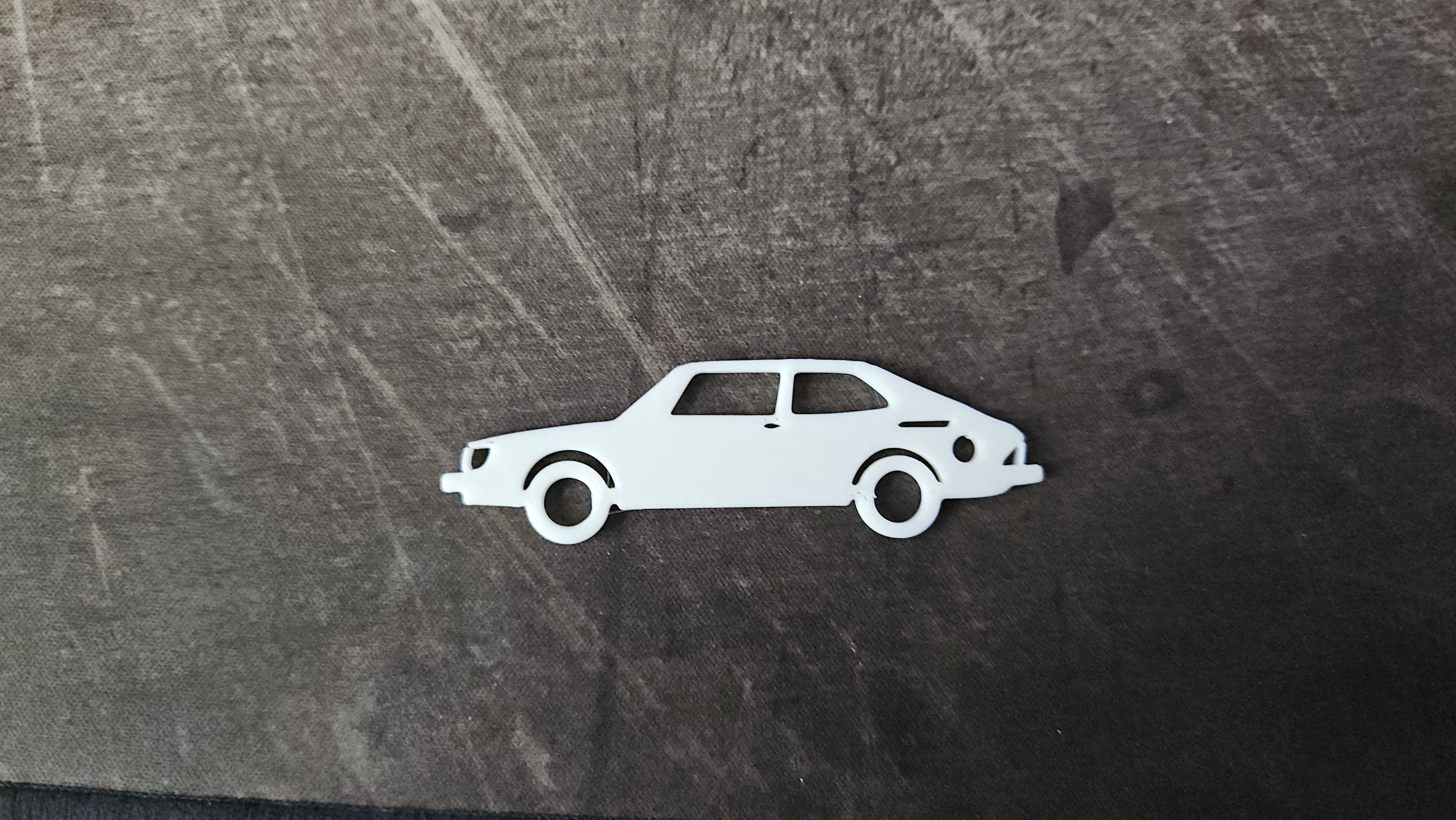 Saab 900 (First Gen) Silhouette Keychain
