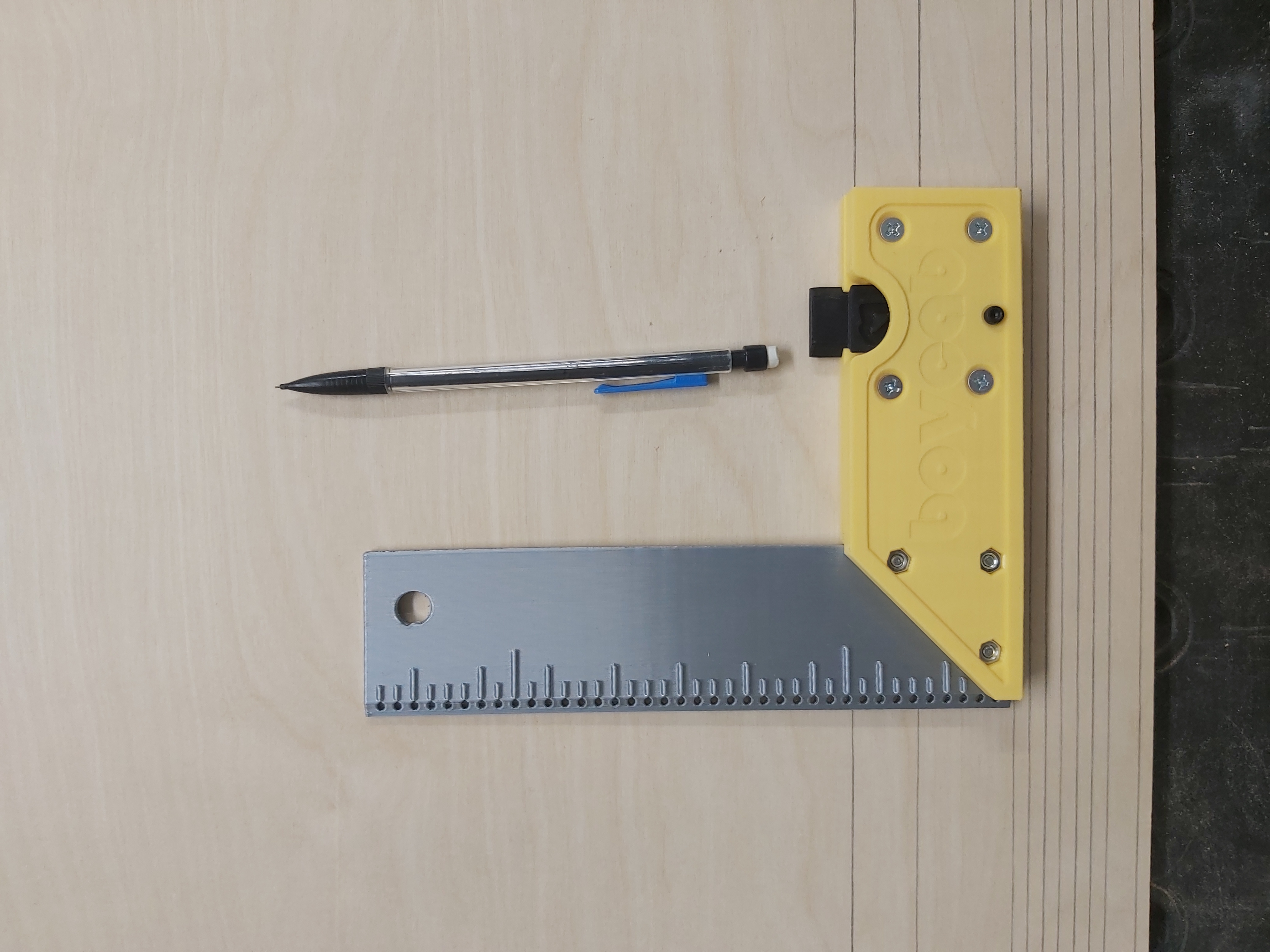 boycabrera - Woodworking Square w/ Levelling Tab (Version 1)
