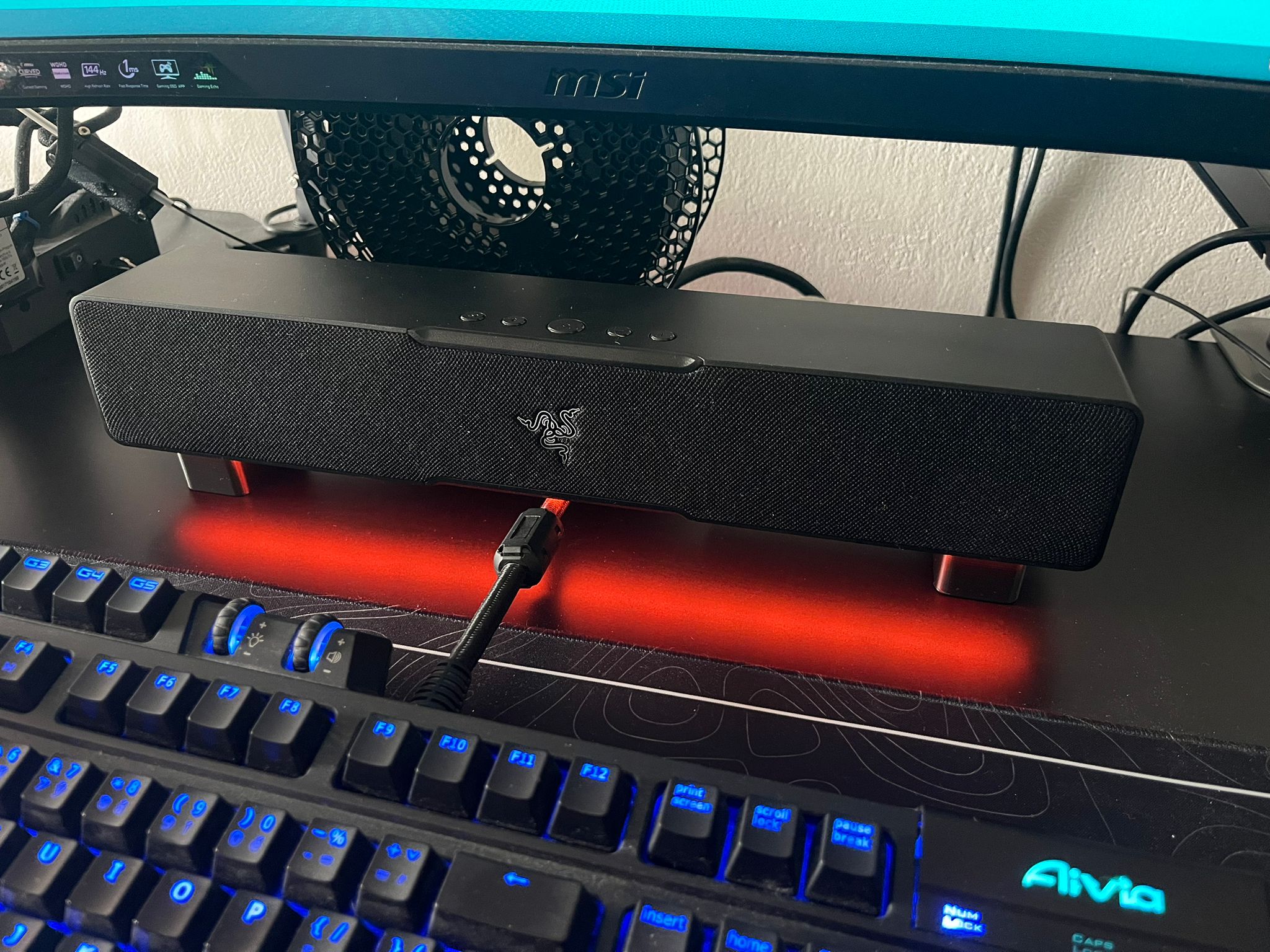 Razer Leviathan v2 speaker stand