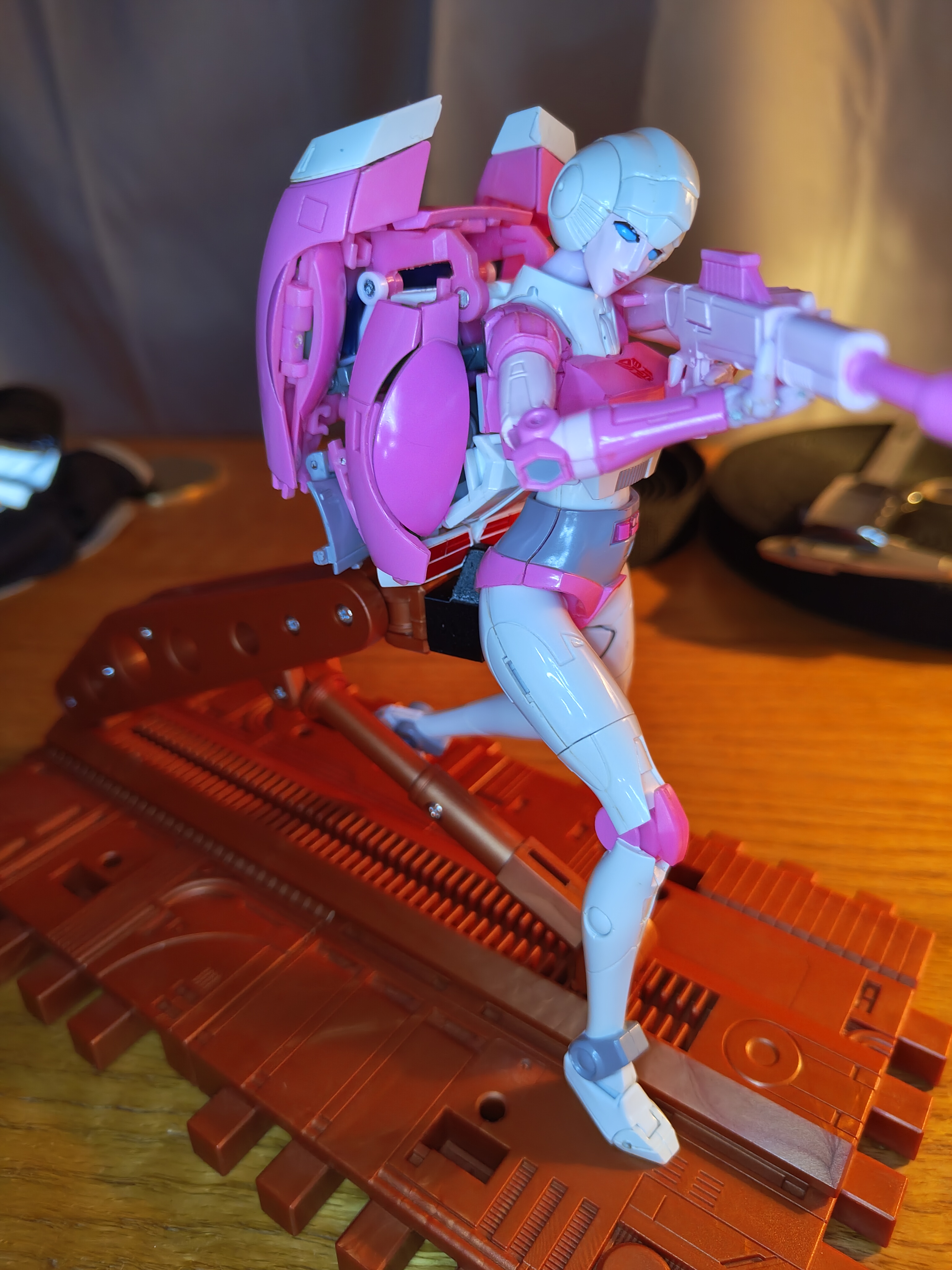 Transformers MP-51 Arcee Offset Takara Stand Adapter