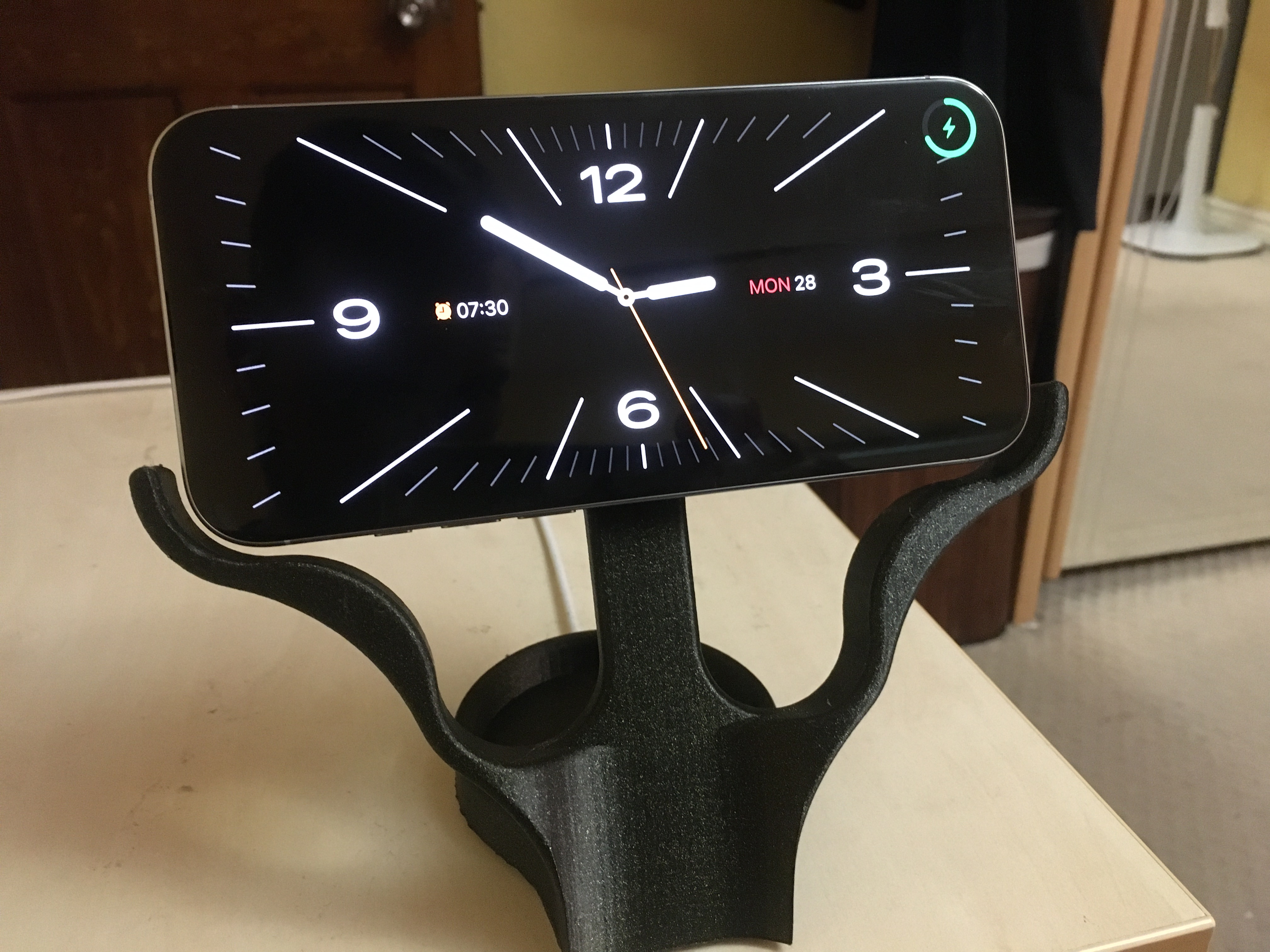 iPhone 16 Pro Max MagSafe Charger Dock