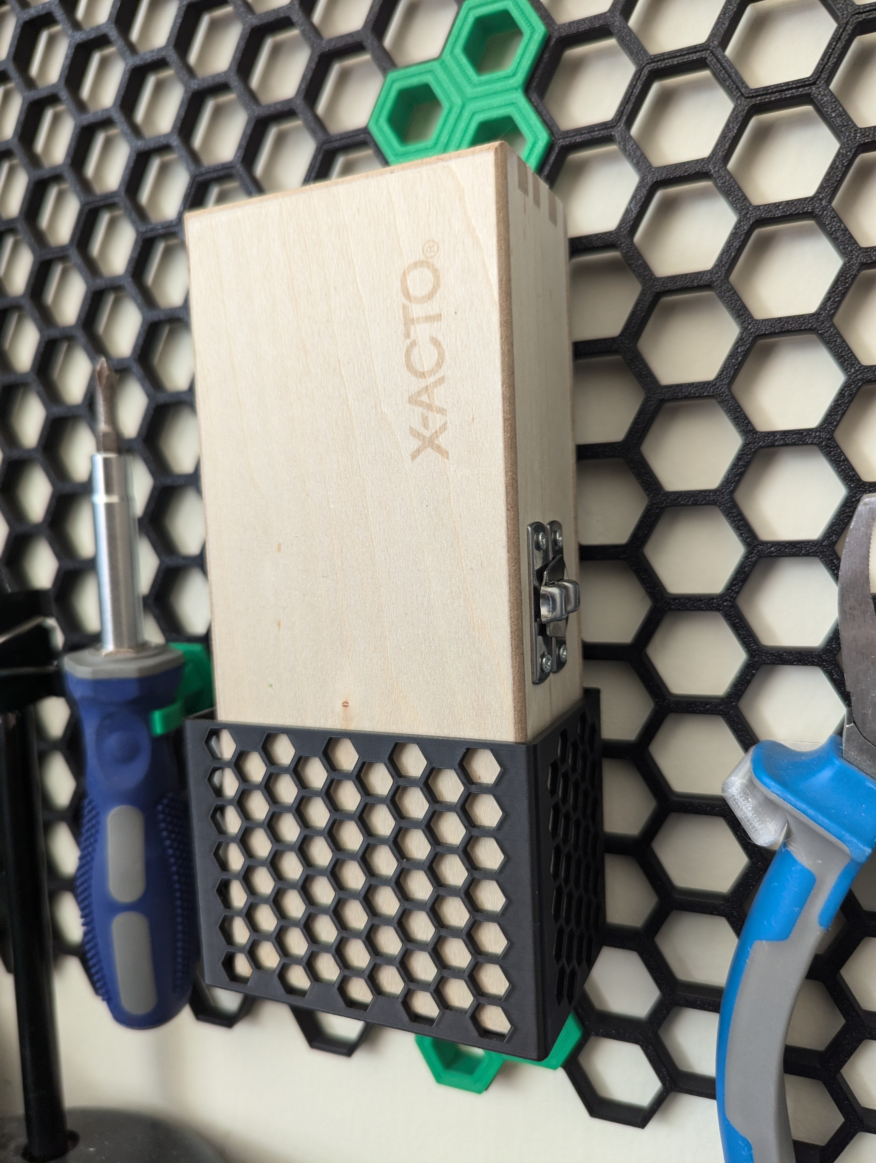 Xacto Knife Case Storage -- Single hex clip for honeycomb wall