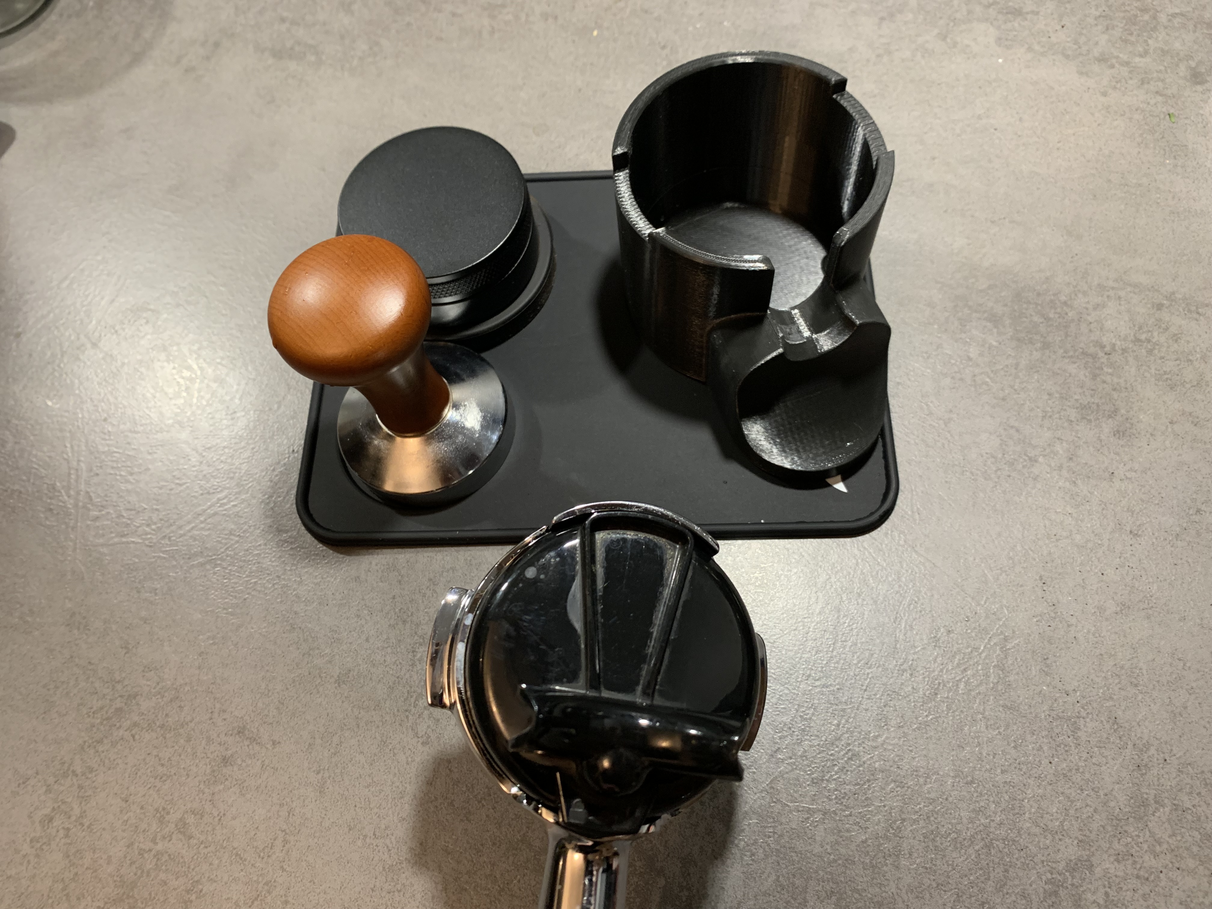 58mm Portafilter Stand ve Kurcalama İstasyonu (Sadece Plastik Aparattır!!!) 58mm Portafilter Stand ve Kurcalama İstasyonu (Sadece Plastik Aparattır!!!)