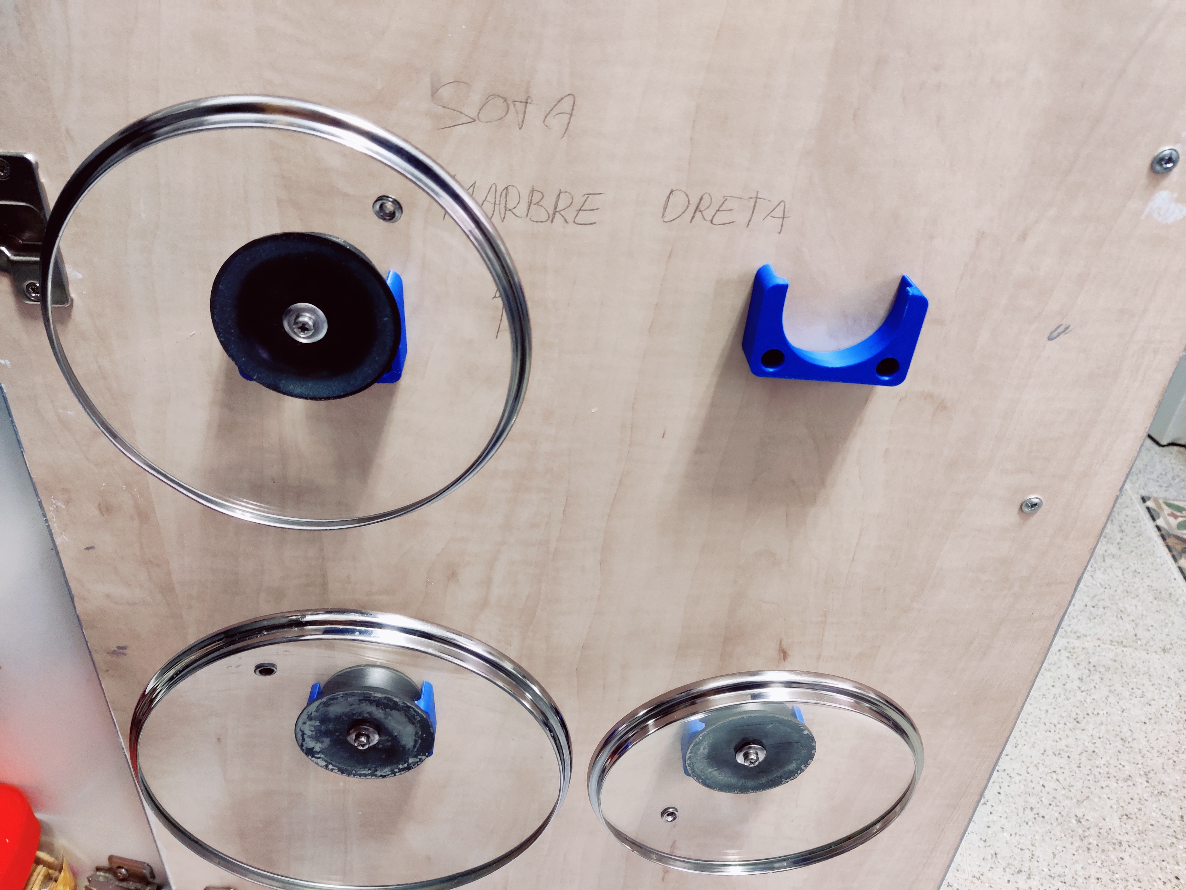 Lid support for Ikea pots