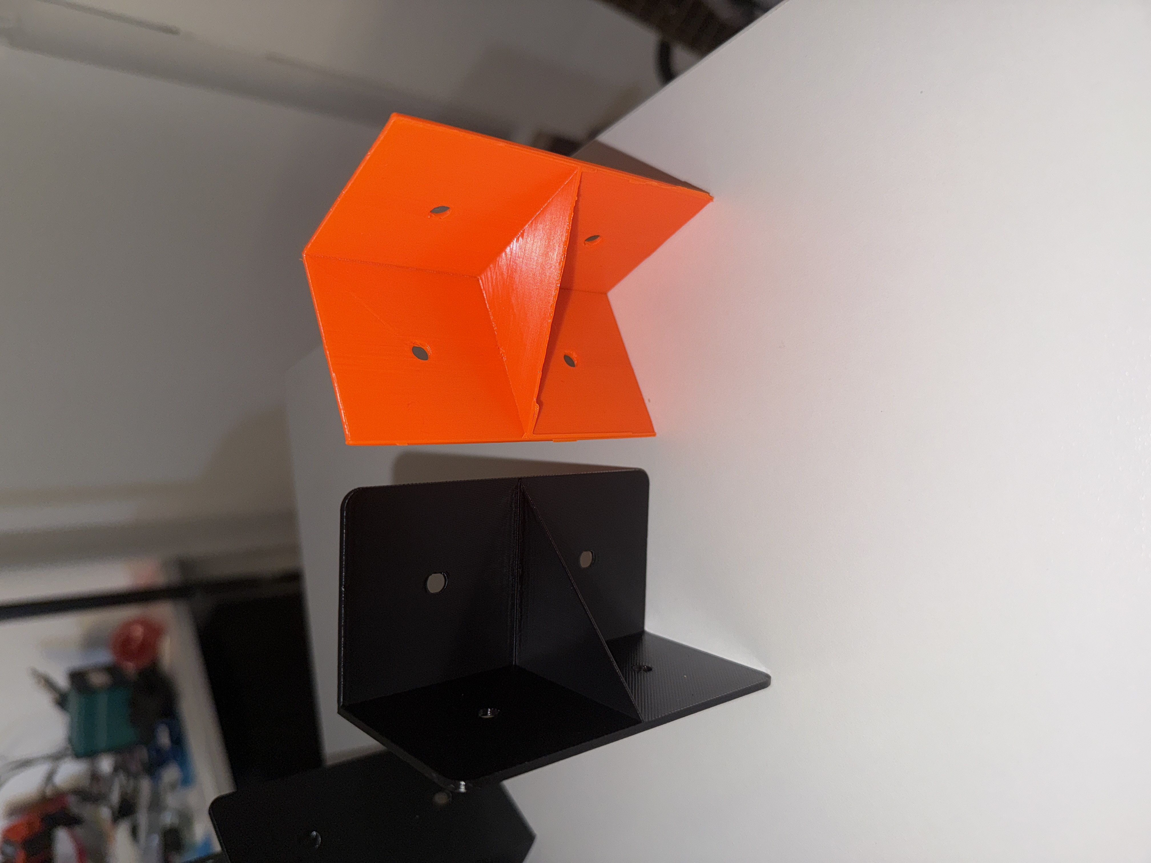 connector / brackets for stacking shelves