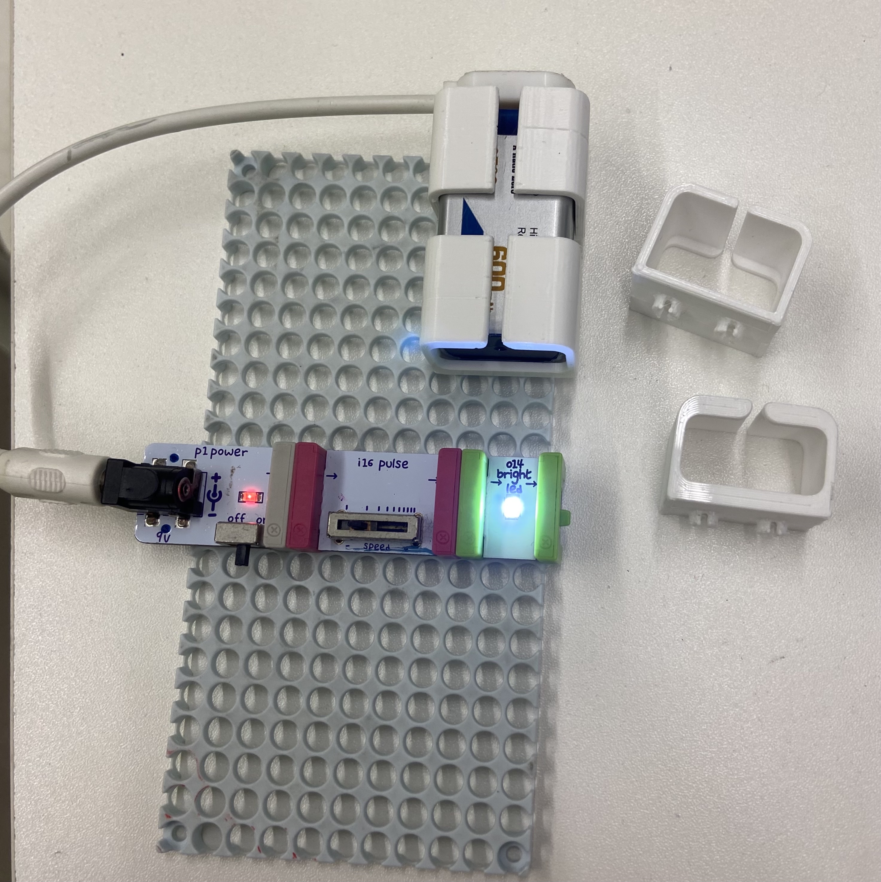 9V battery clip for littleBits