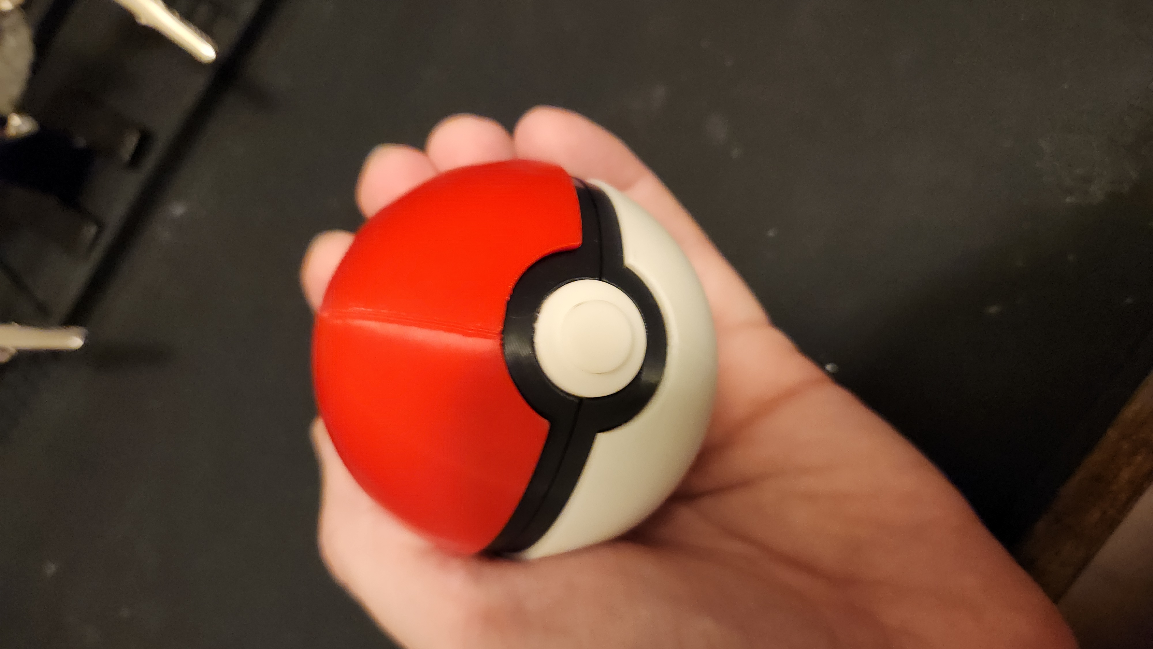 Opening Poke ball with a latch and print in place hinge