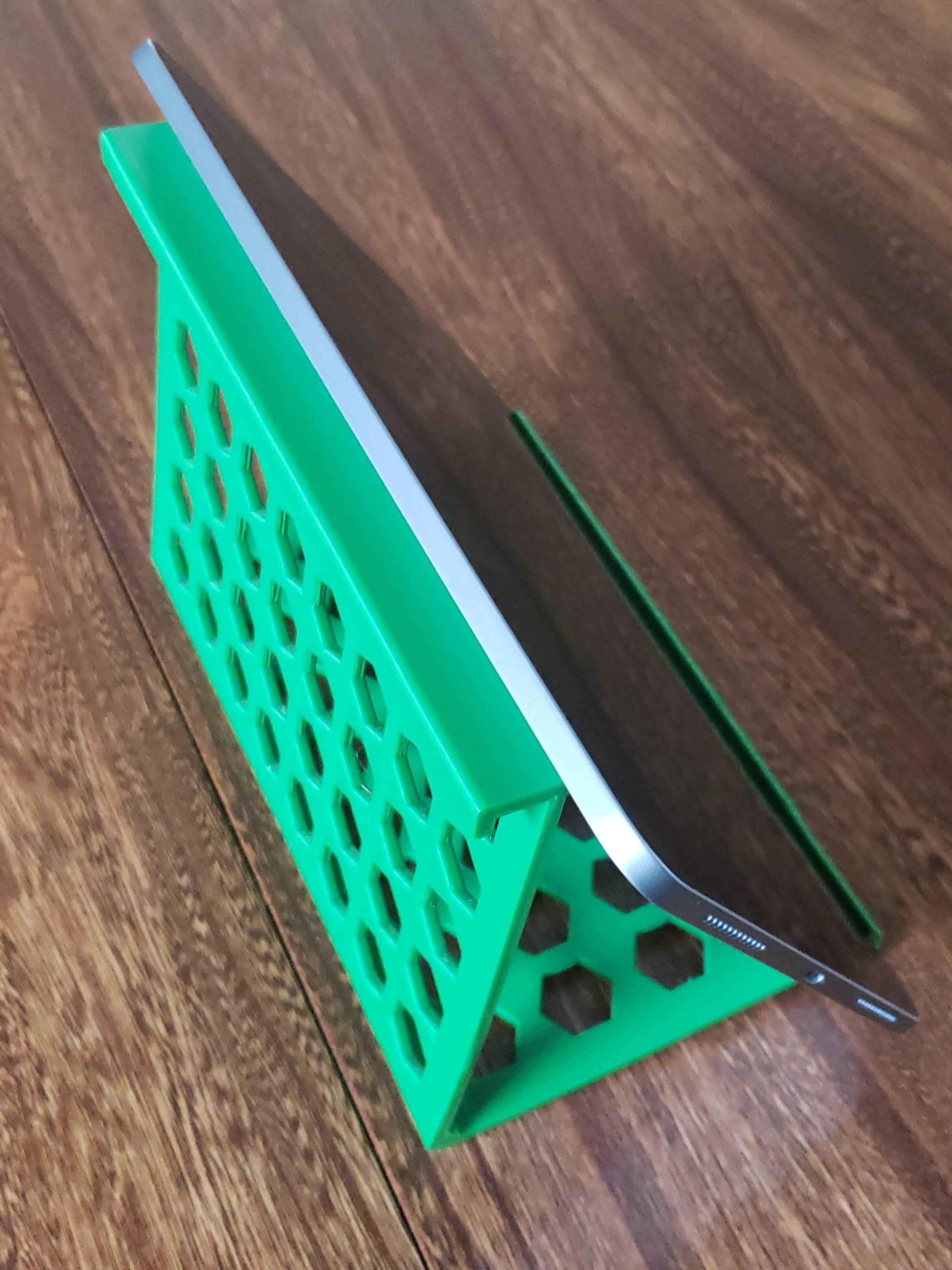 Miniatura 4 do modelo 3D Versatile tablet stand