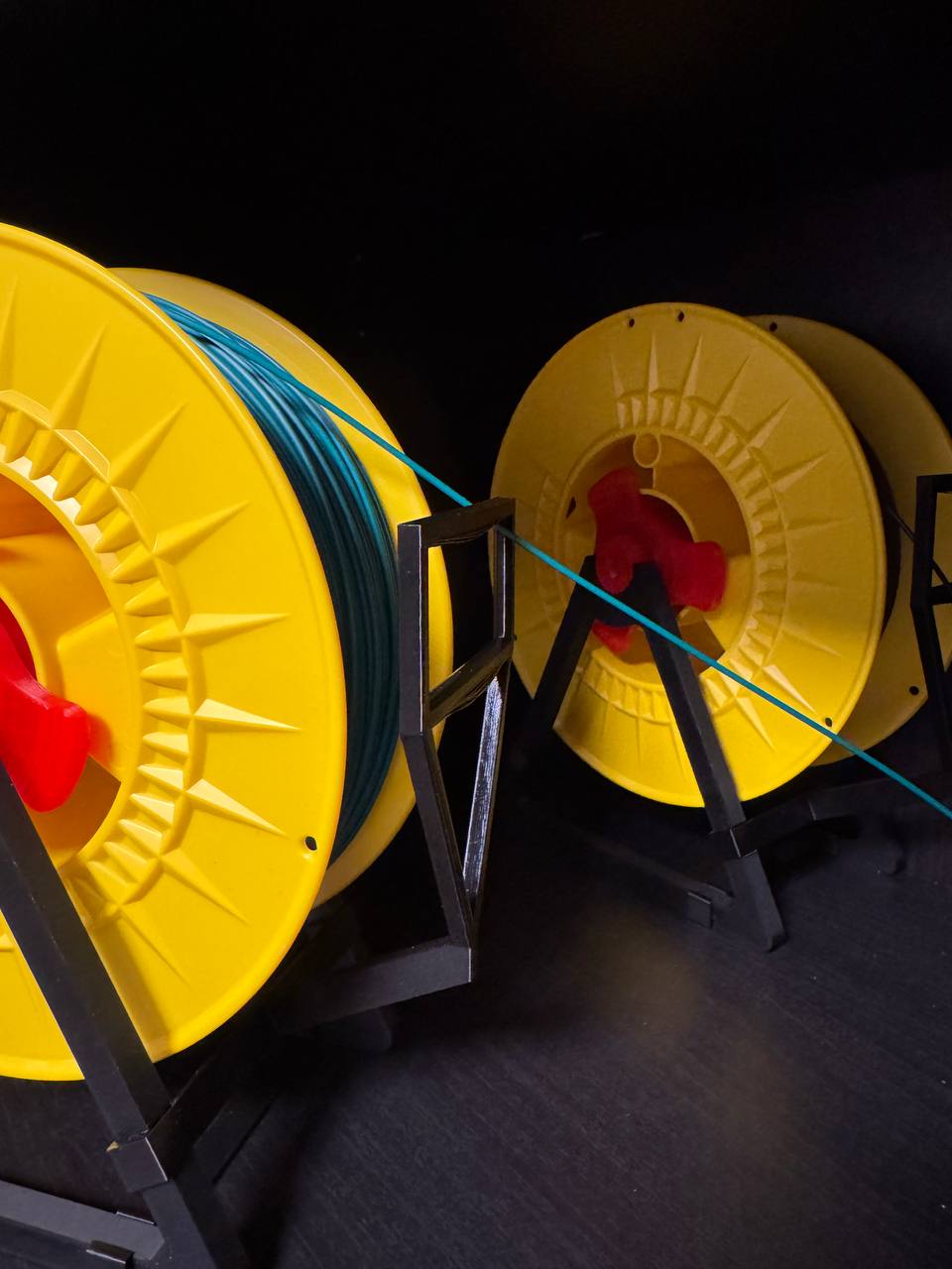 Filament guide for auto-rewinder stand