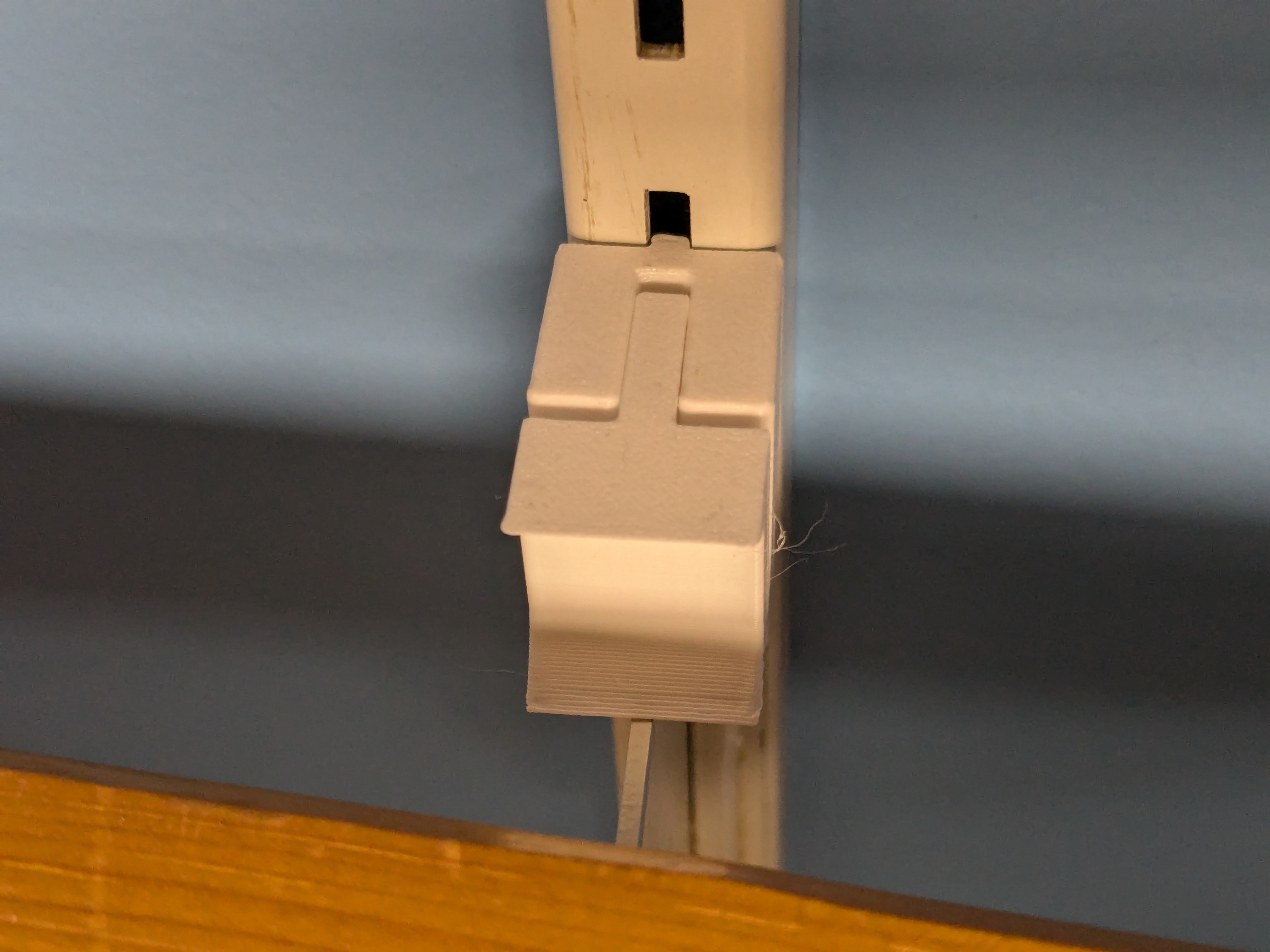 Knape & Vogt Shelf Stabilizers