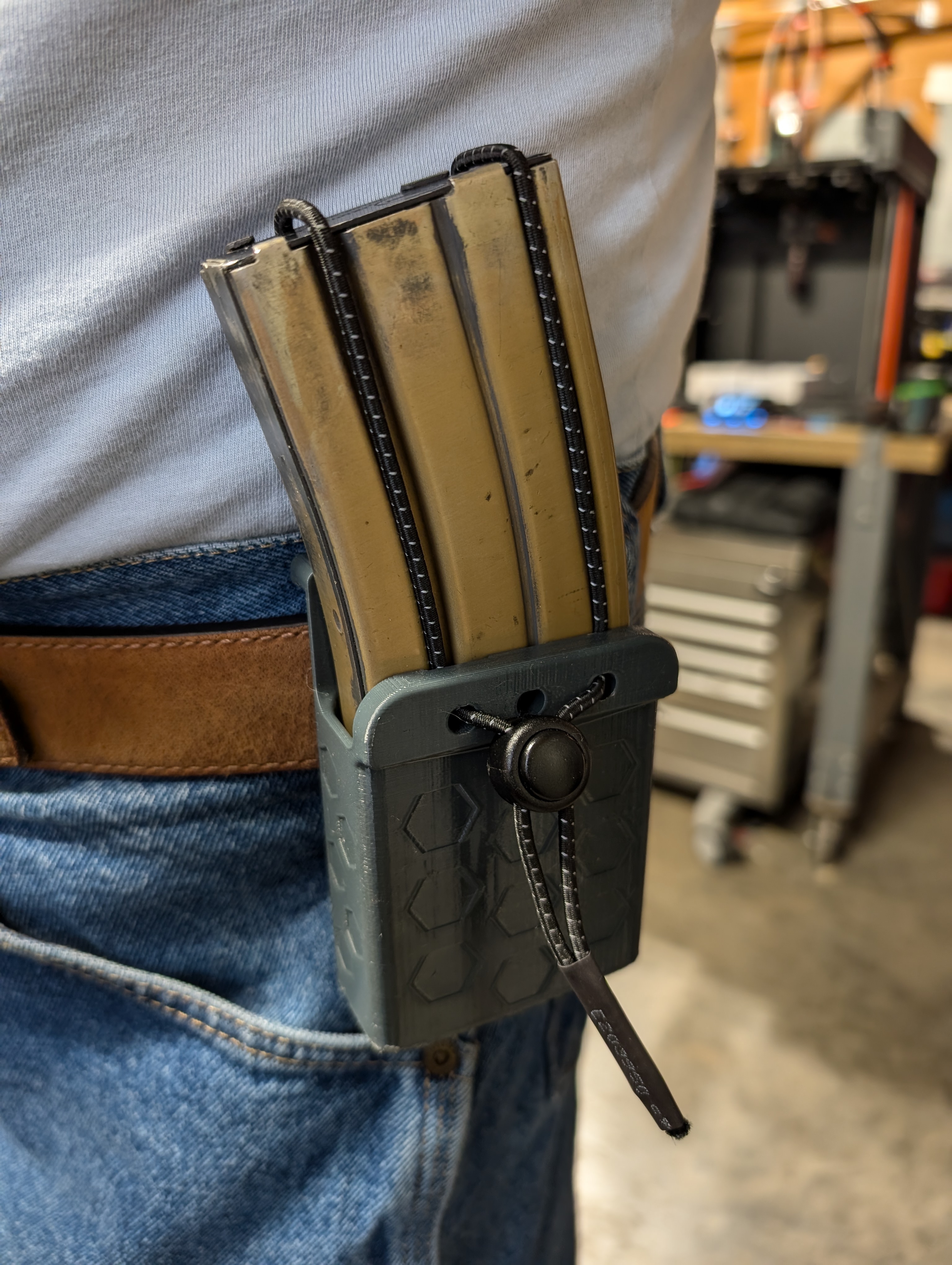Gear and AR556 magazine pouches with and without belt clip. — miniatura 3