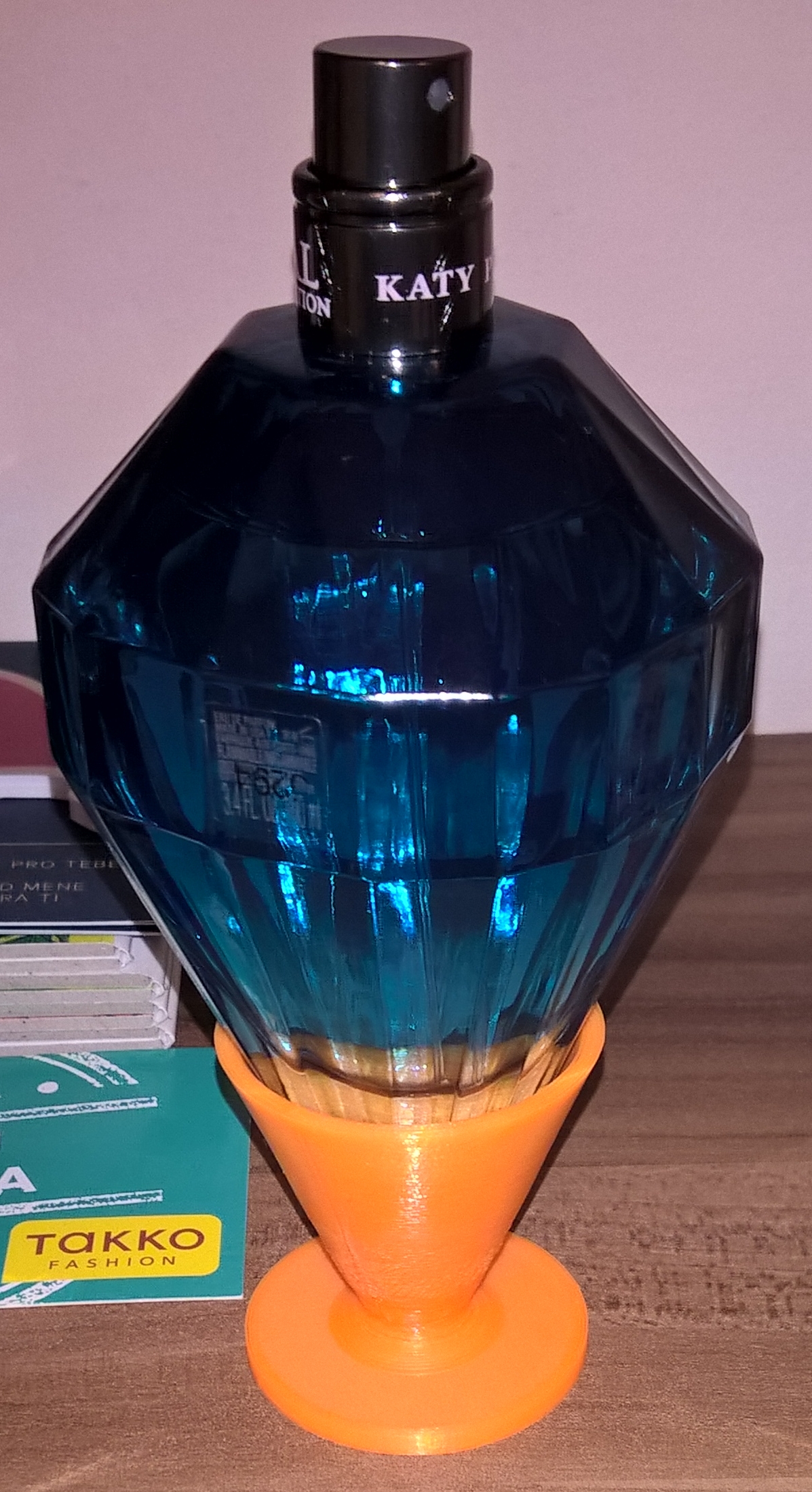 Katy Perry Killer Queen Royal Revo Holder