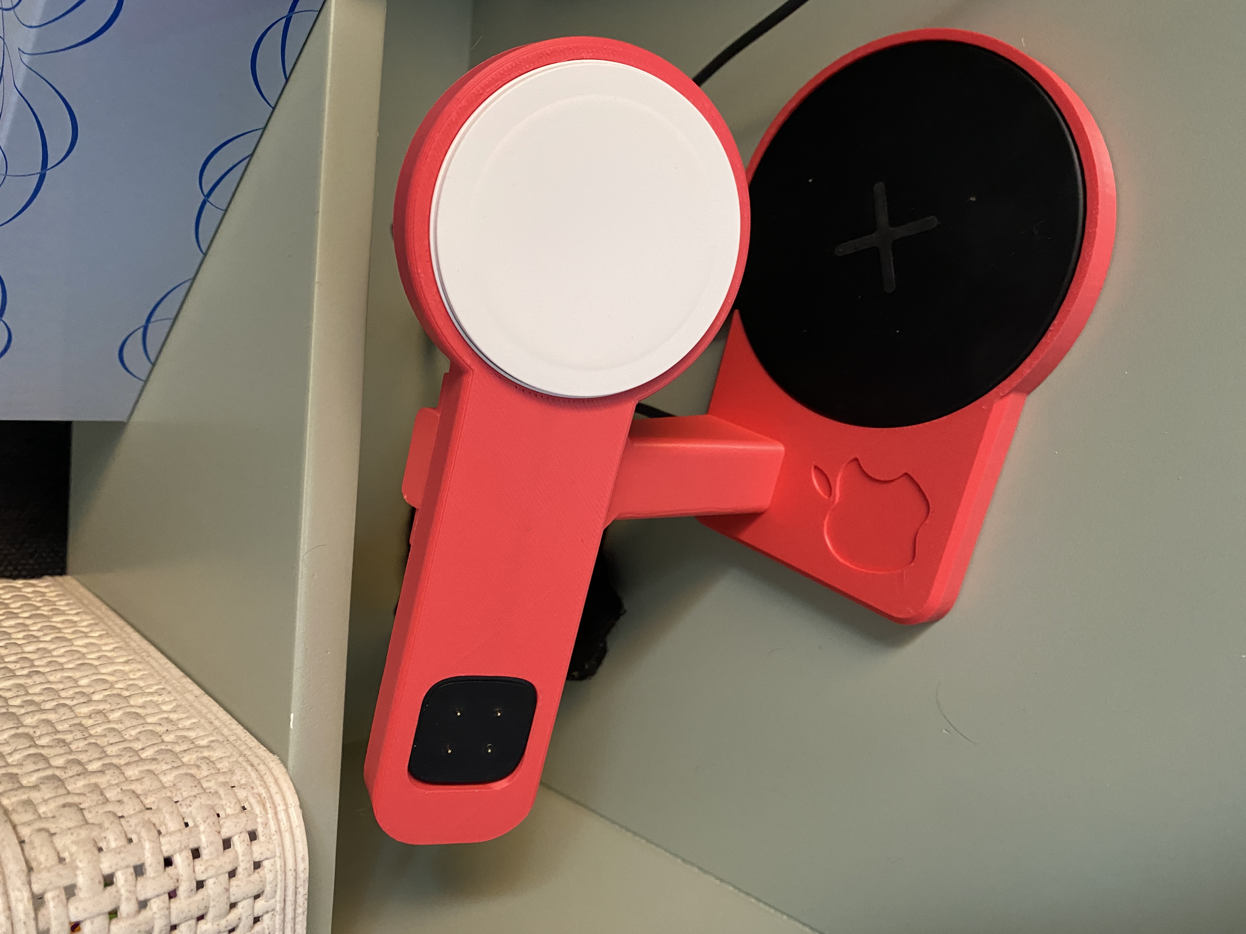 iPhone MagSafe 2-Device Stand for Fitbit and Magsafe (PrimeCables)
