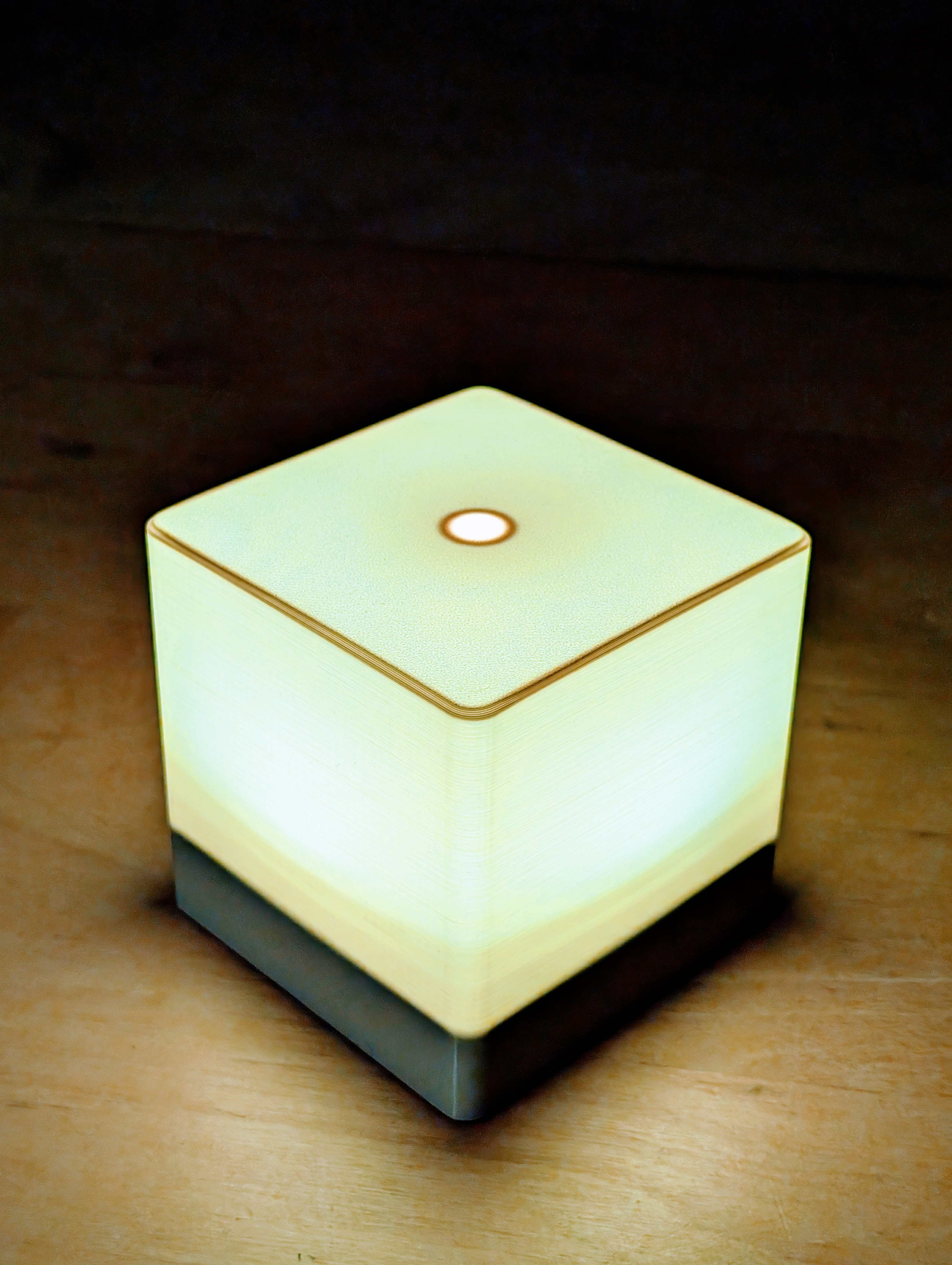 Push-button LED lamp