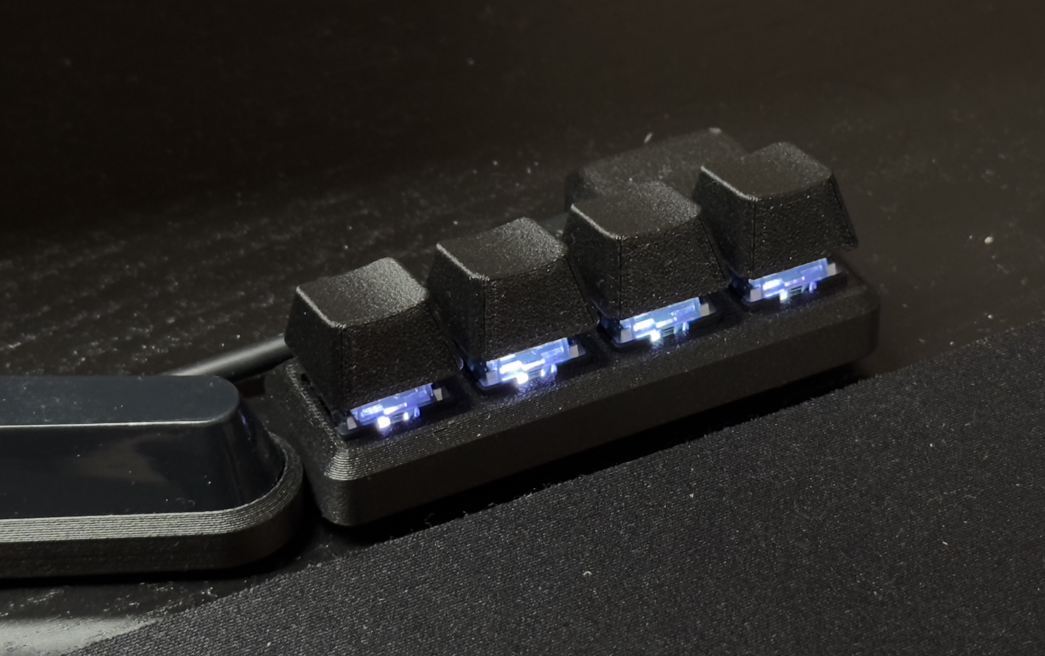 Adafruit Neokey 1x4 and Seeed Studio Xiao Macropad