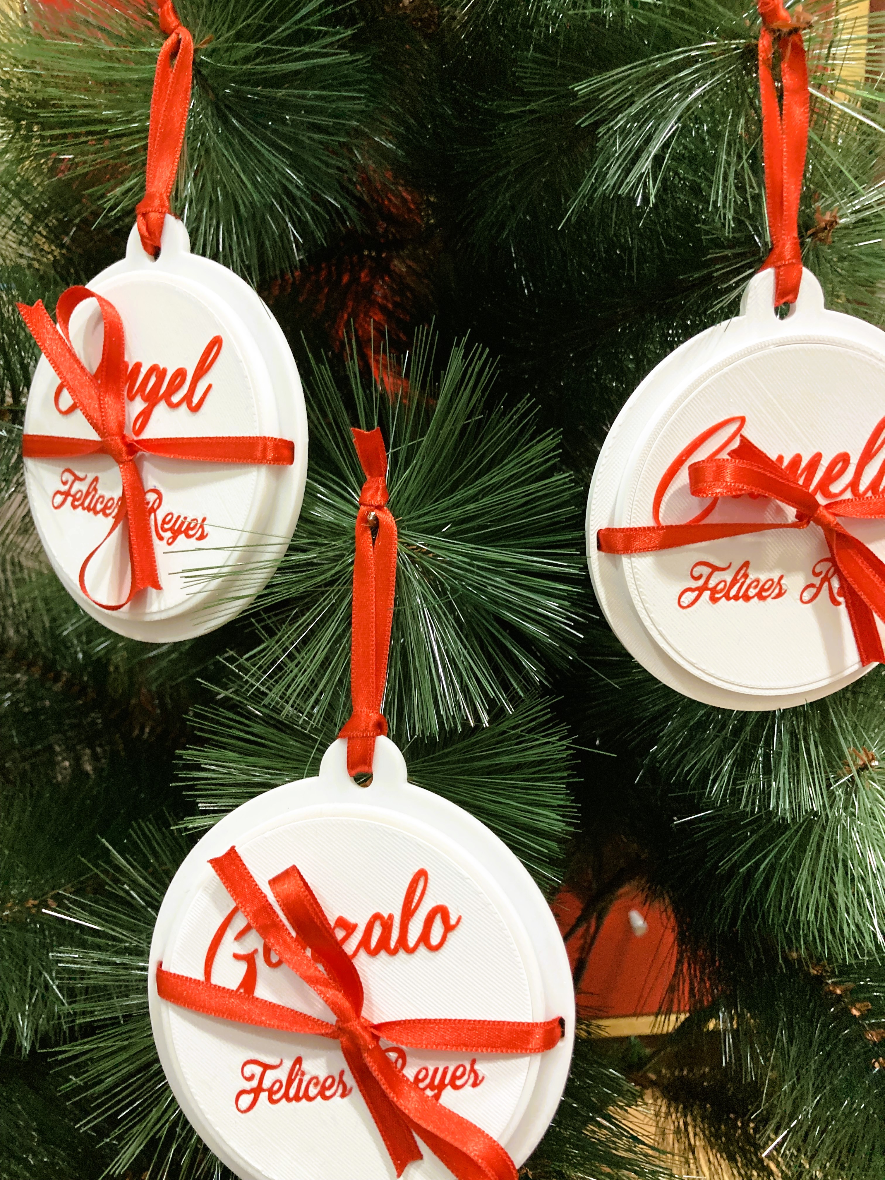 Editable Felices reyes Christmas tree piggy bank ornament