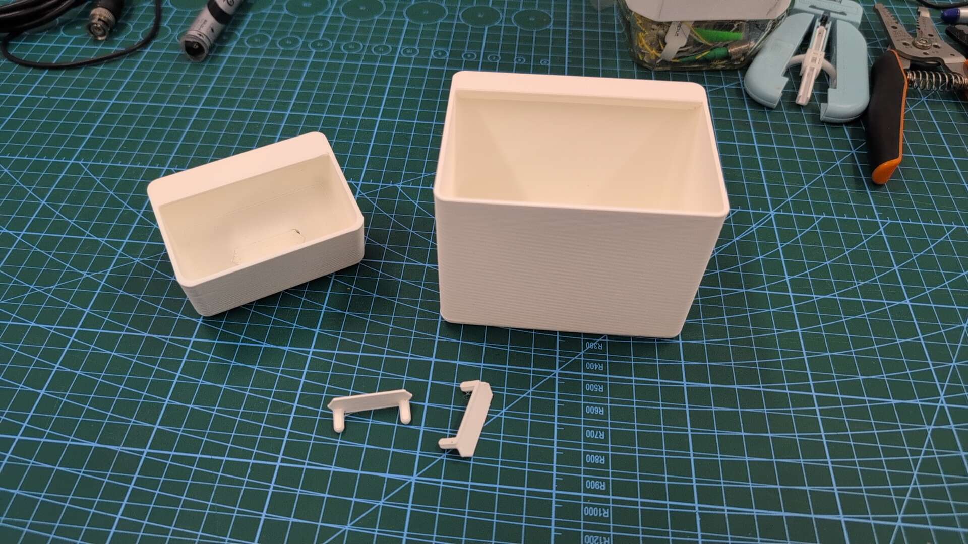 Storage bin for perforated drawer - parametric