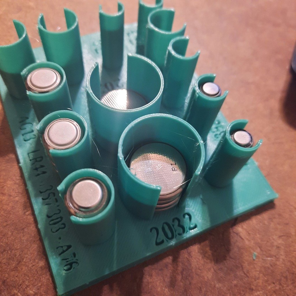 Coin Cell Battery Holder by implaxis Download free STL model