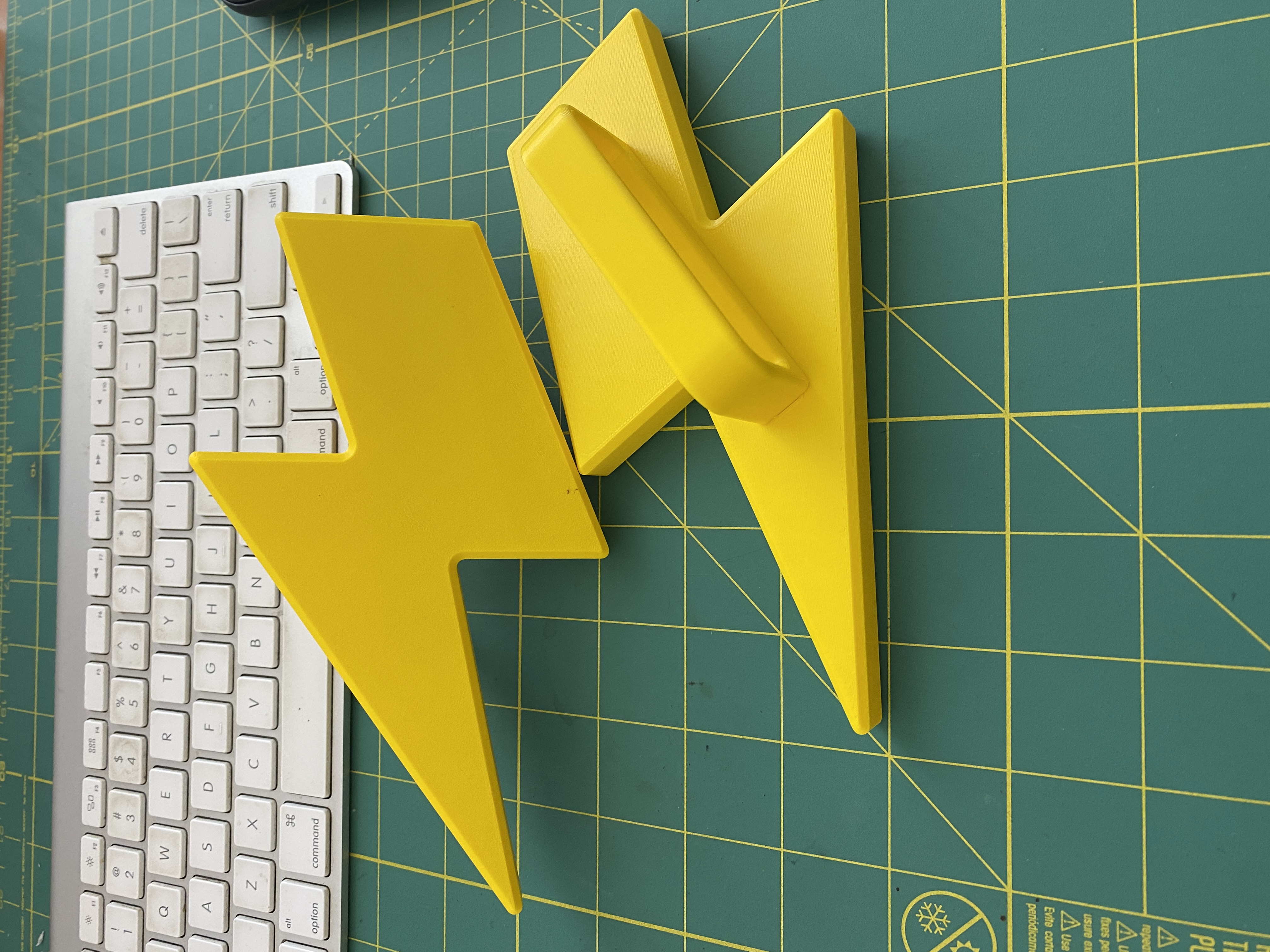 Thunderbolt knuckle Ring by Felix Martin Download free STL model
