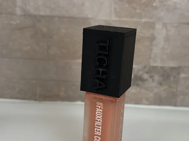 Quick and Dirty replacement lid -Hudabeauty corrector makeup