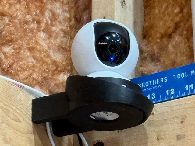 Reolink E1 Pro wall mount