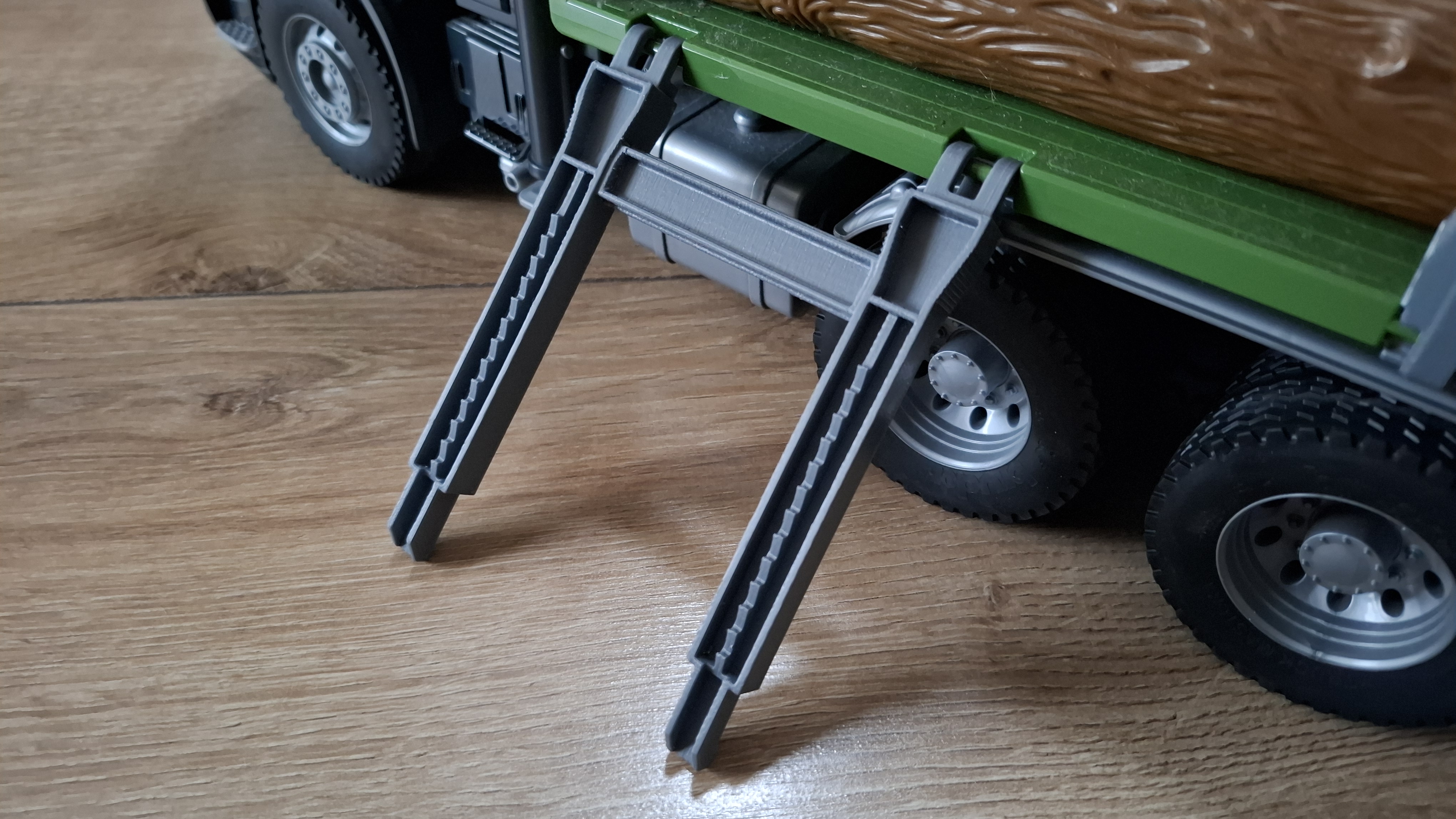 Bruder, Stakes for timber truck - replacement for part 43525