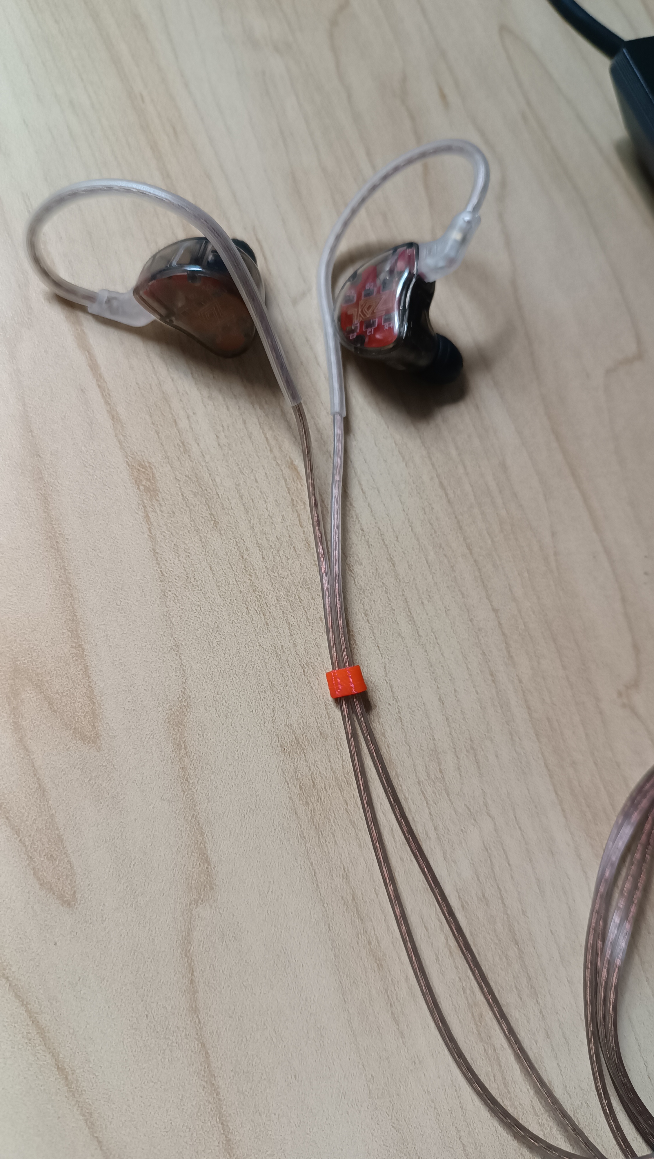 Cable zipper for inear headphones