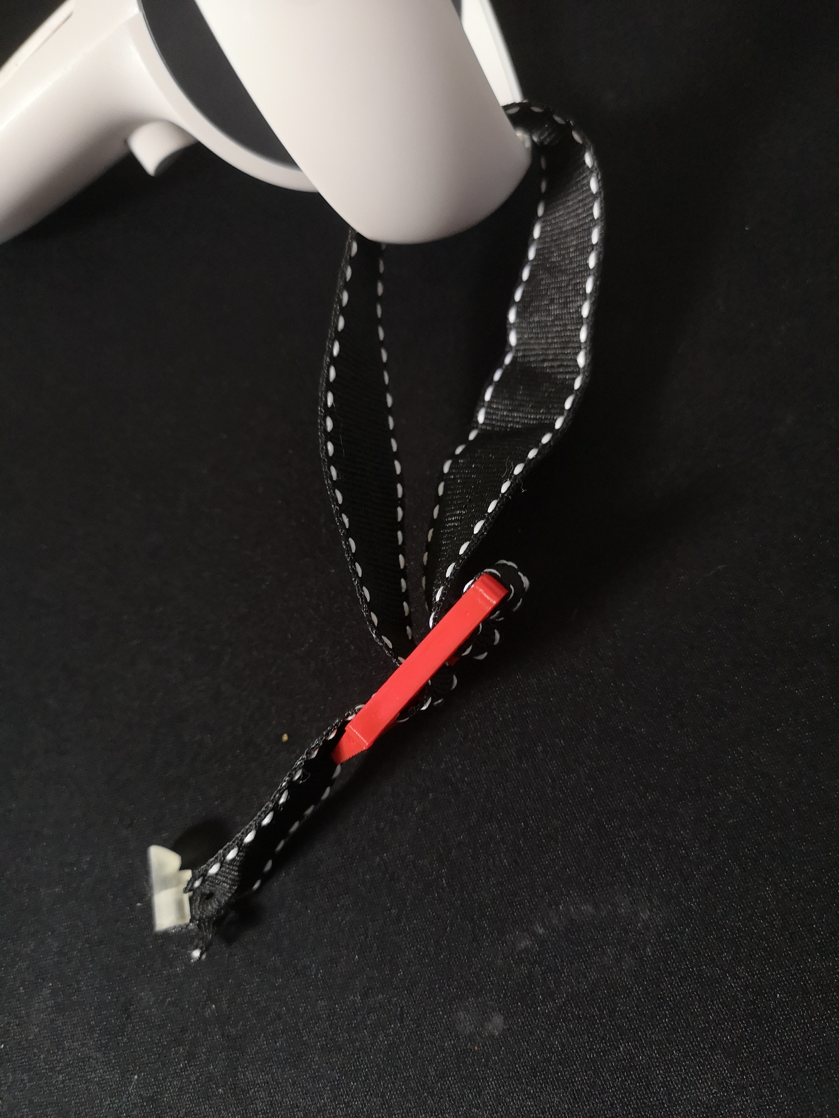 Oculus Quest 2 Controller Handstrap — thumbnail 7