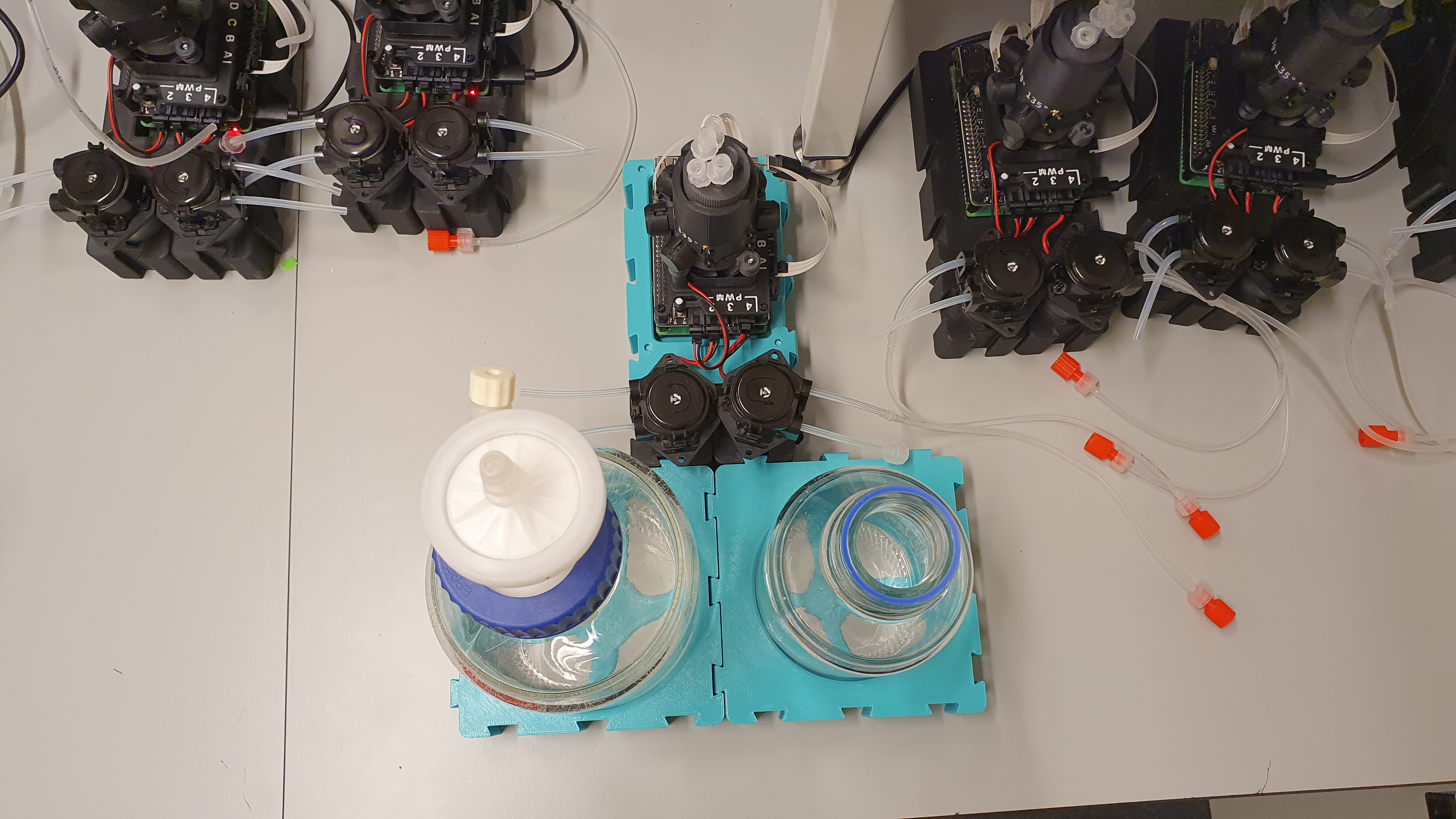 Duran bottle holding platform for Pioreactor platform