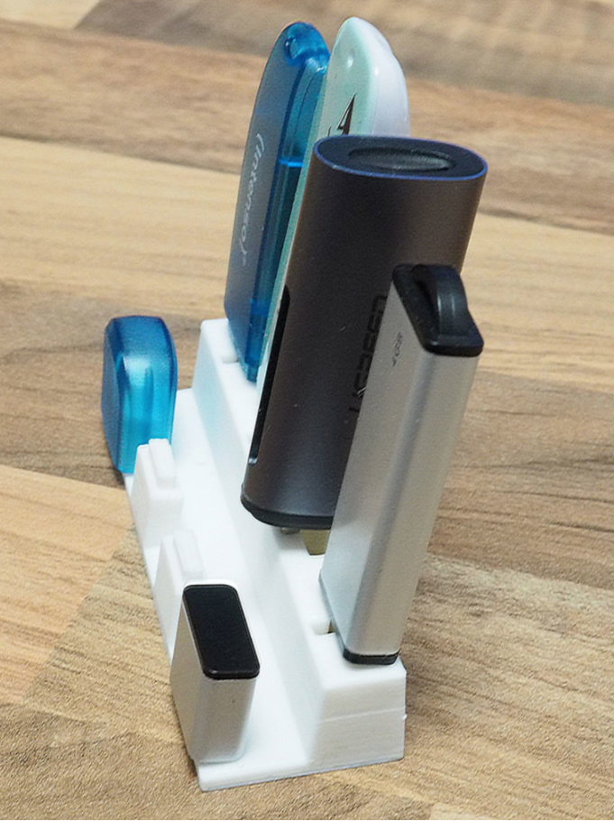 USB Stick Sammler für Tisch und Wandmontage