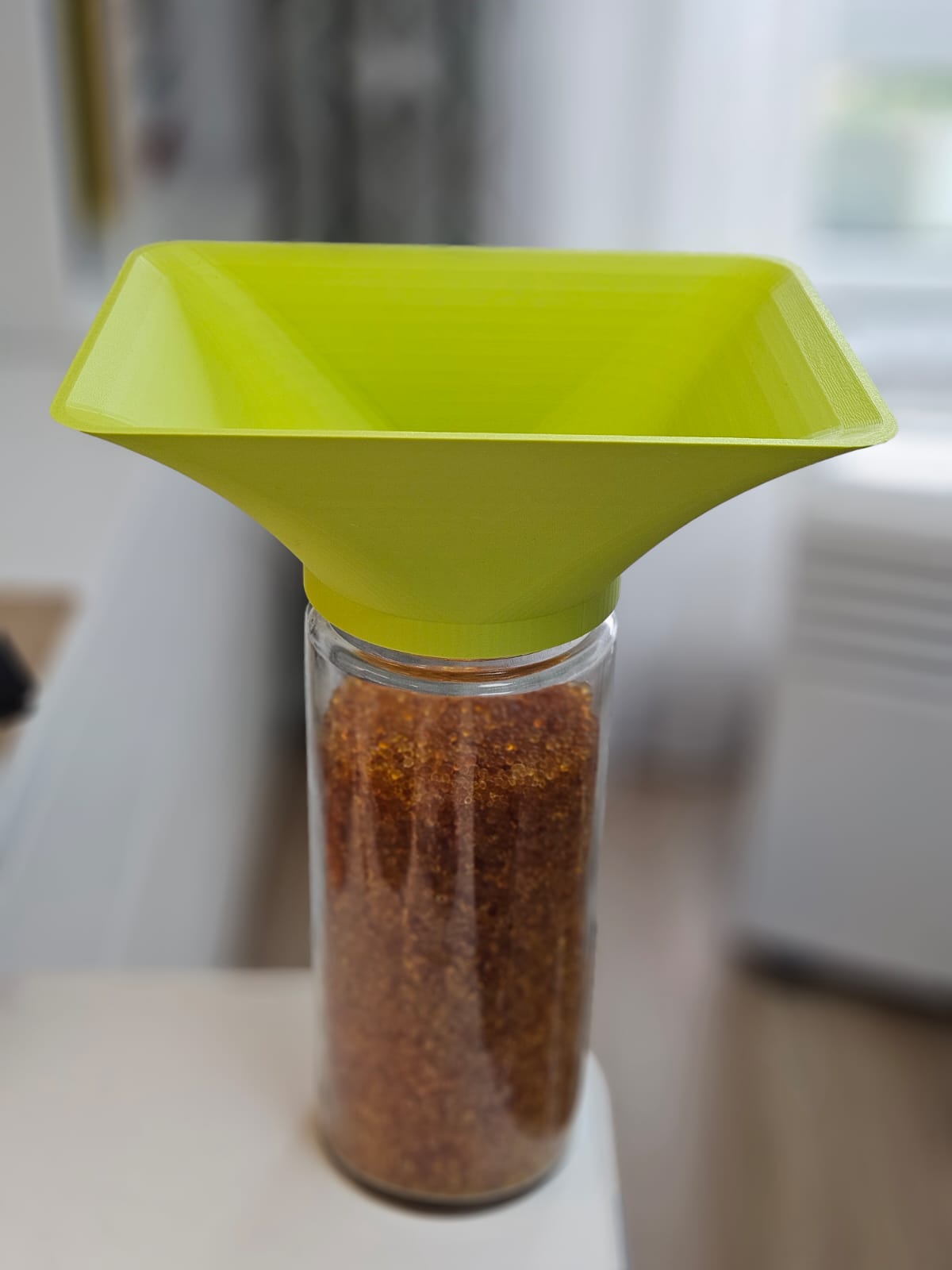 5 different threaded funnels for 11cm diameter storage jars