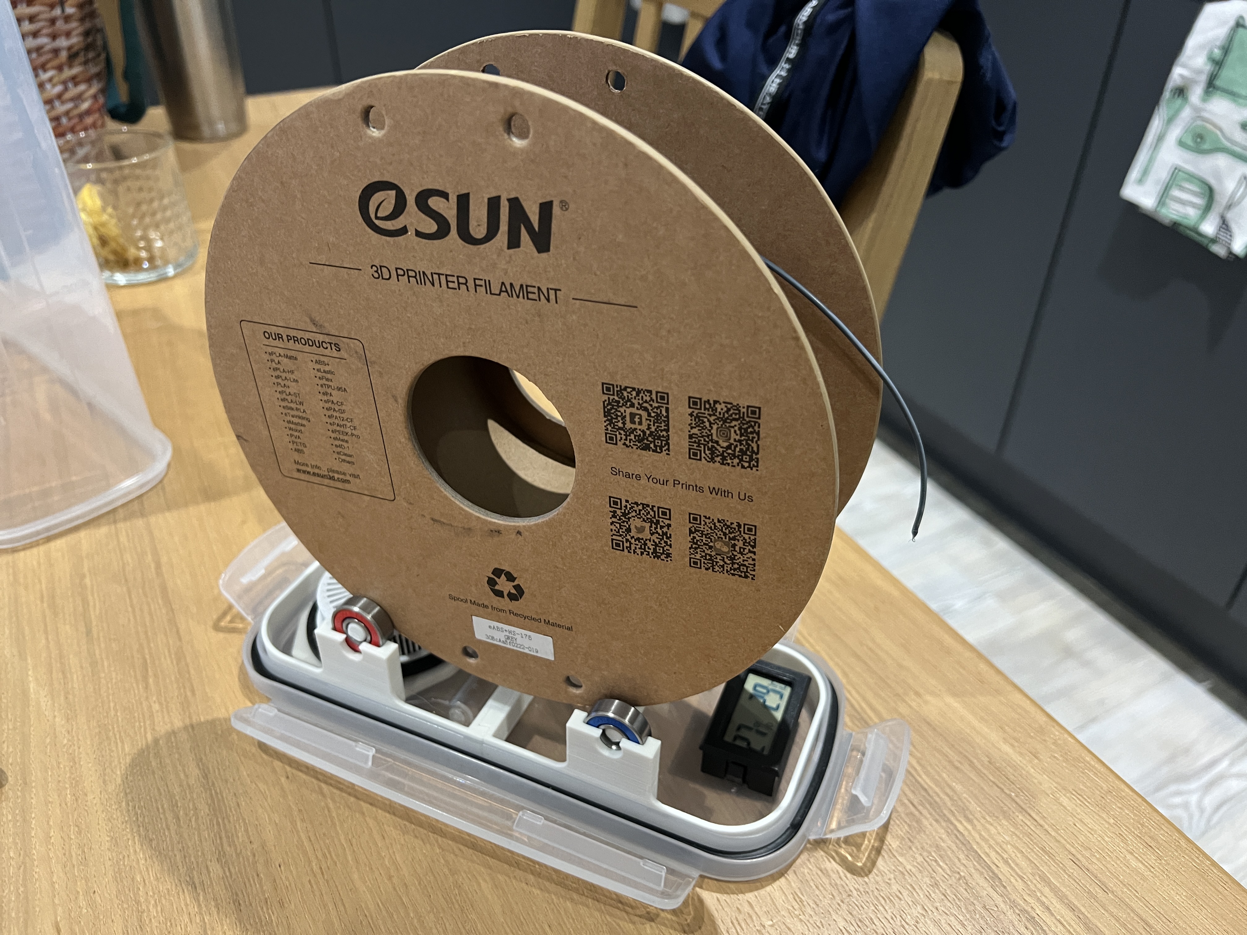 Easier to print filament dry box spool base