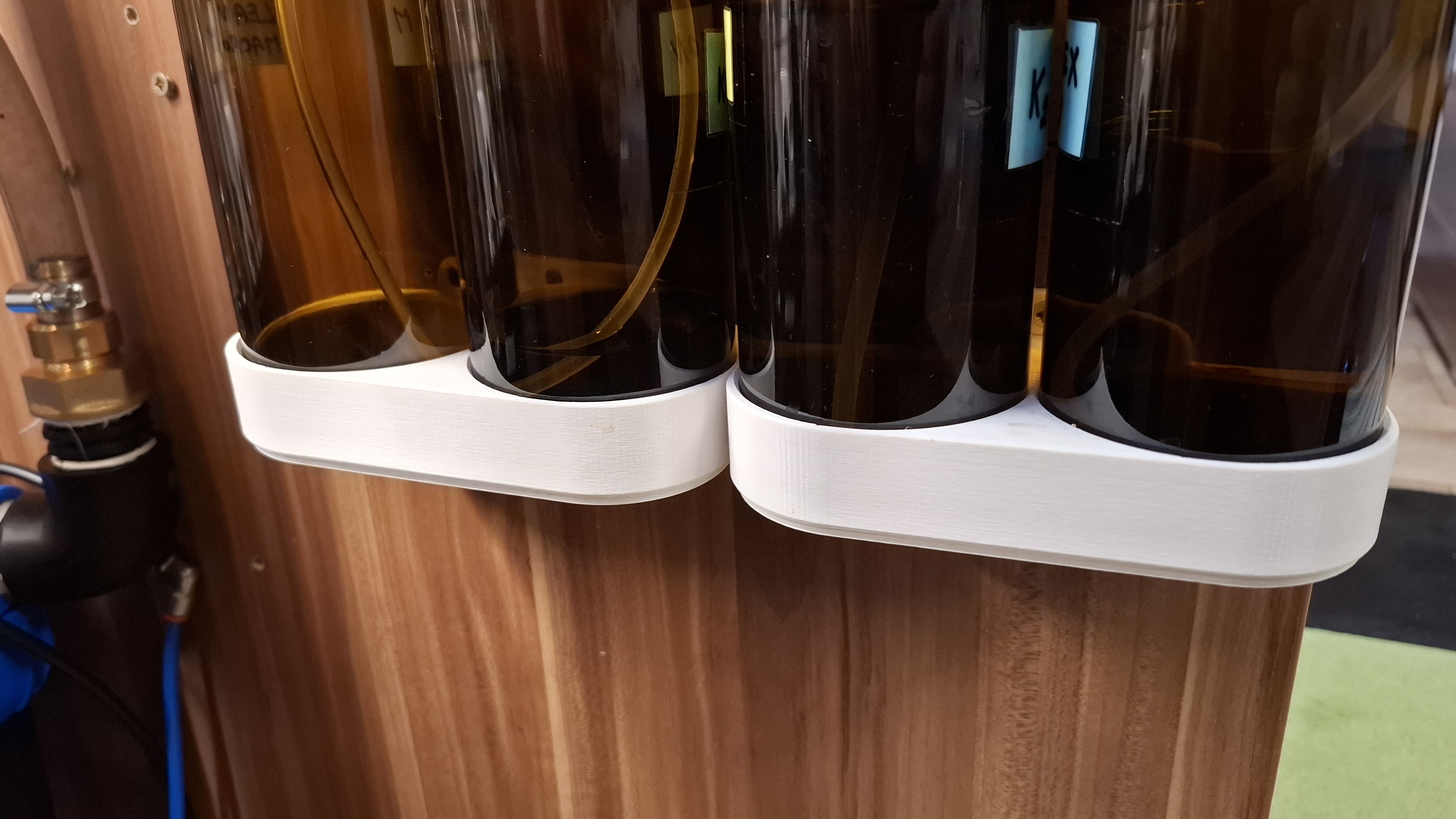 Stock solution bottle holder for automatic dosing system — miniatura 7