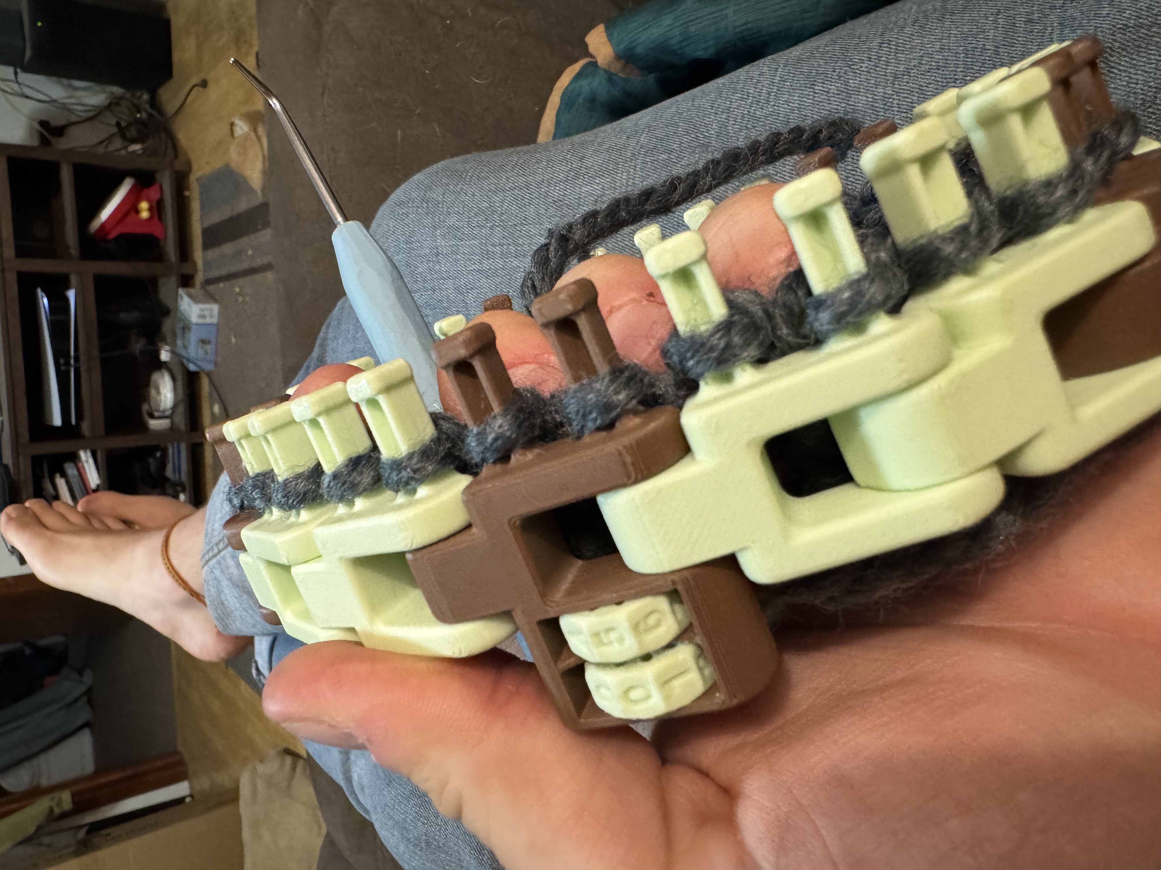 Knitting Loom: Snap-Fit with Row Counter