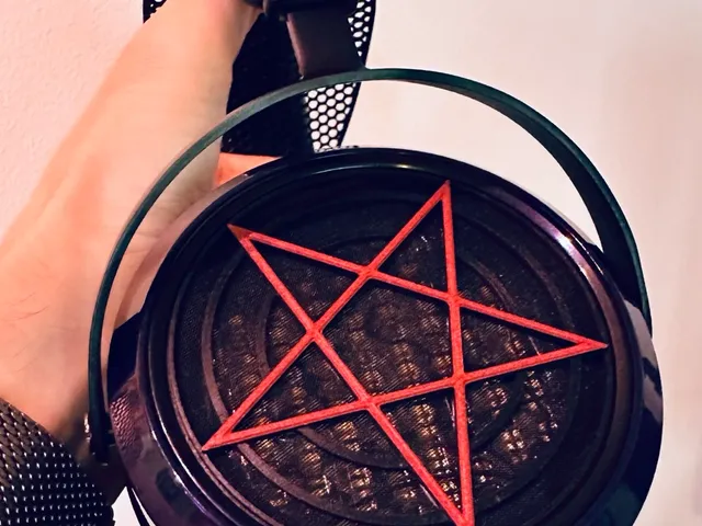 Hifiman HE pentagram/star grille mod for headphones