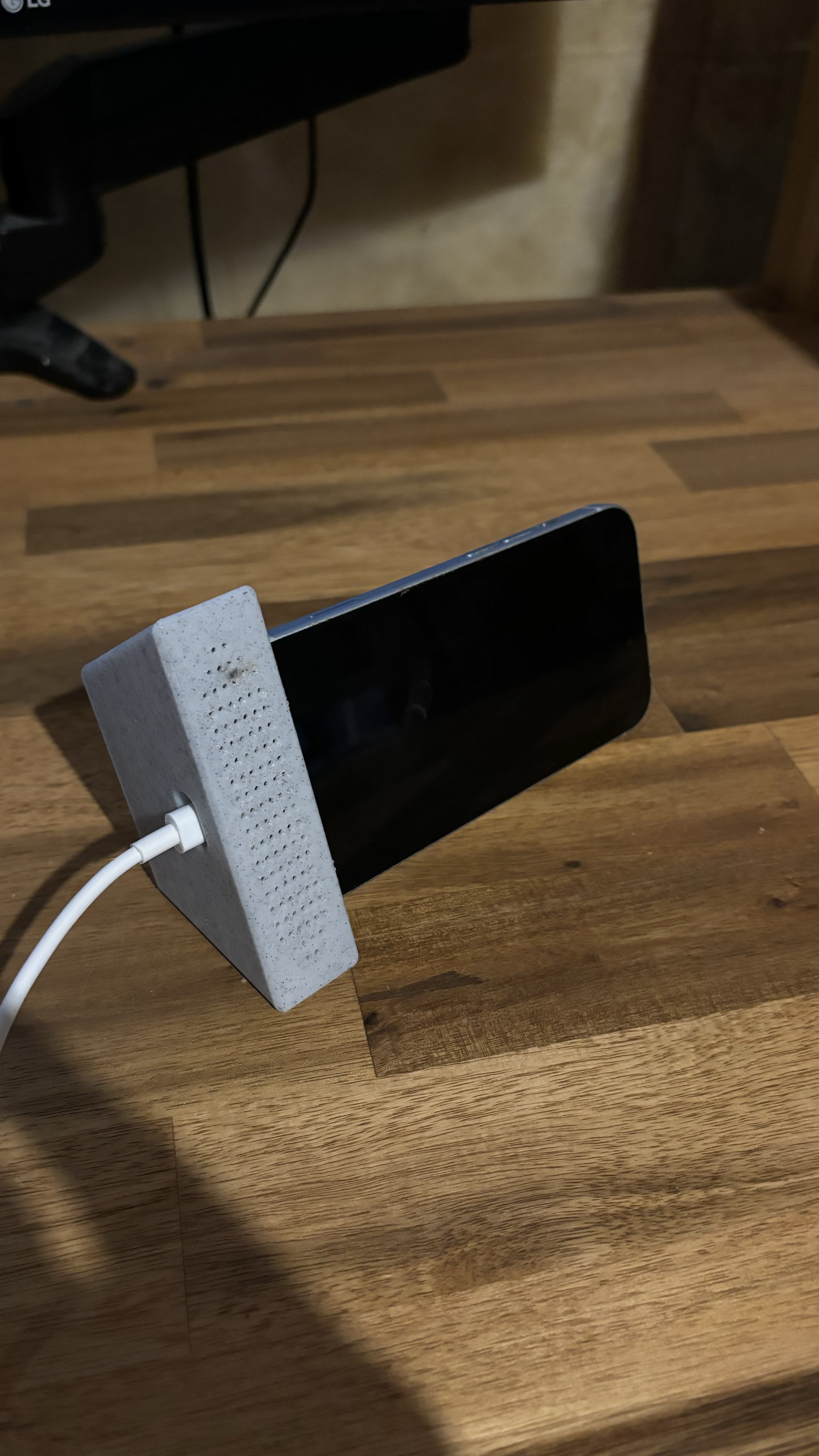 Phone Stand / Noise Amplifier — thumbnail 2