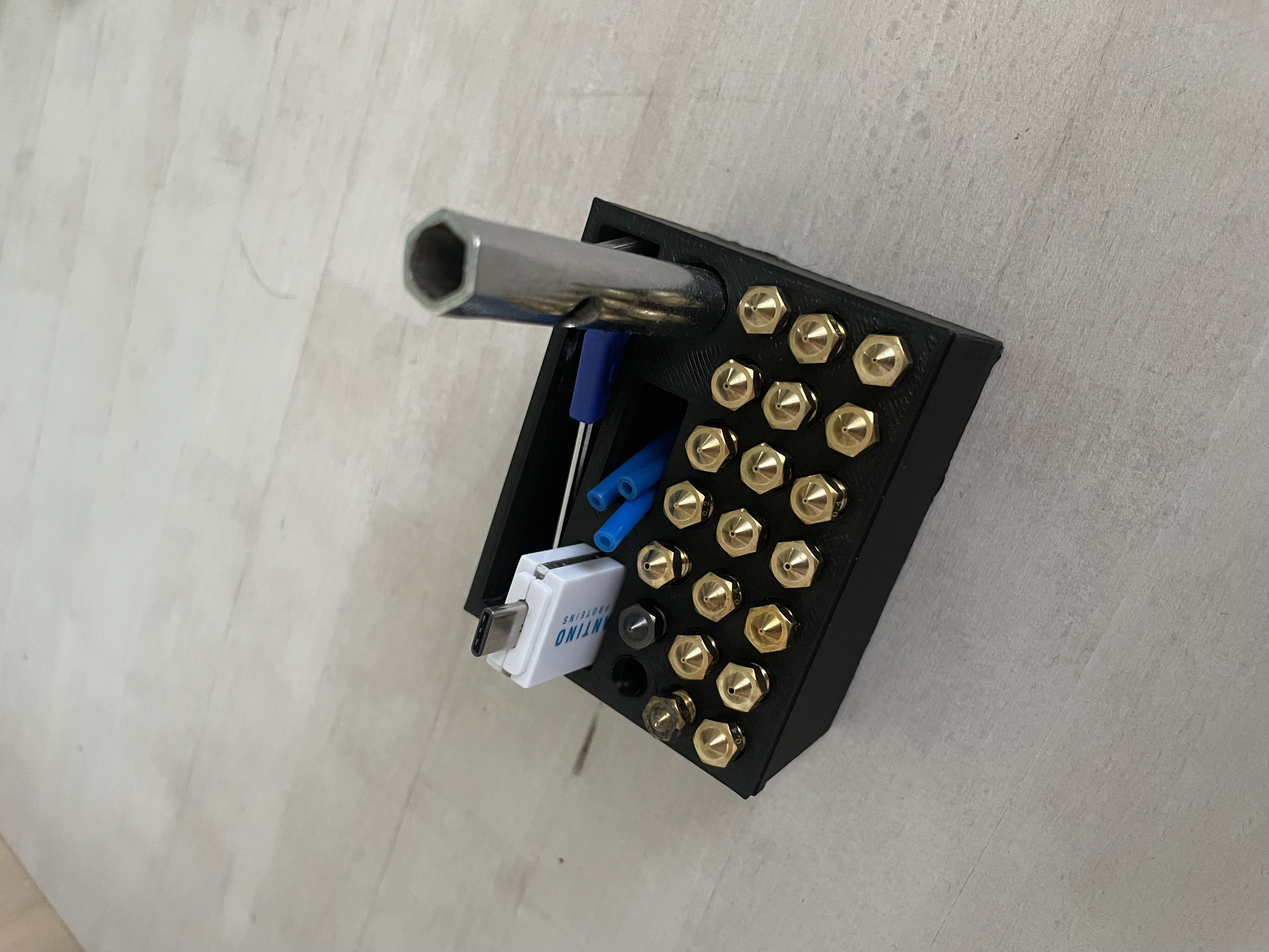 Nozzle and accessory holder for 3D printer by Enrico Turone Download