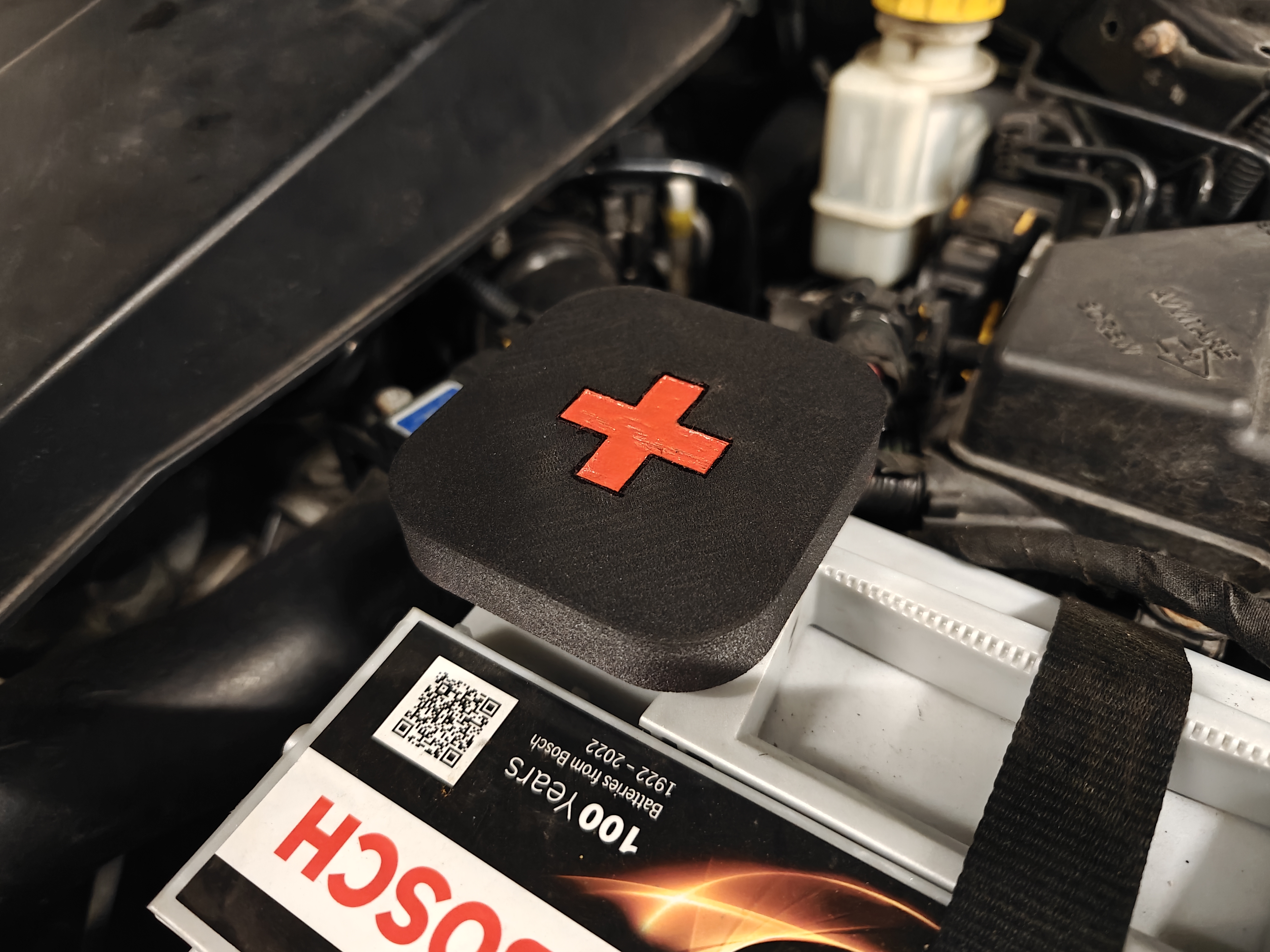 Alfa Romeo Giulietta battery terminal cover