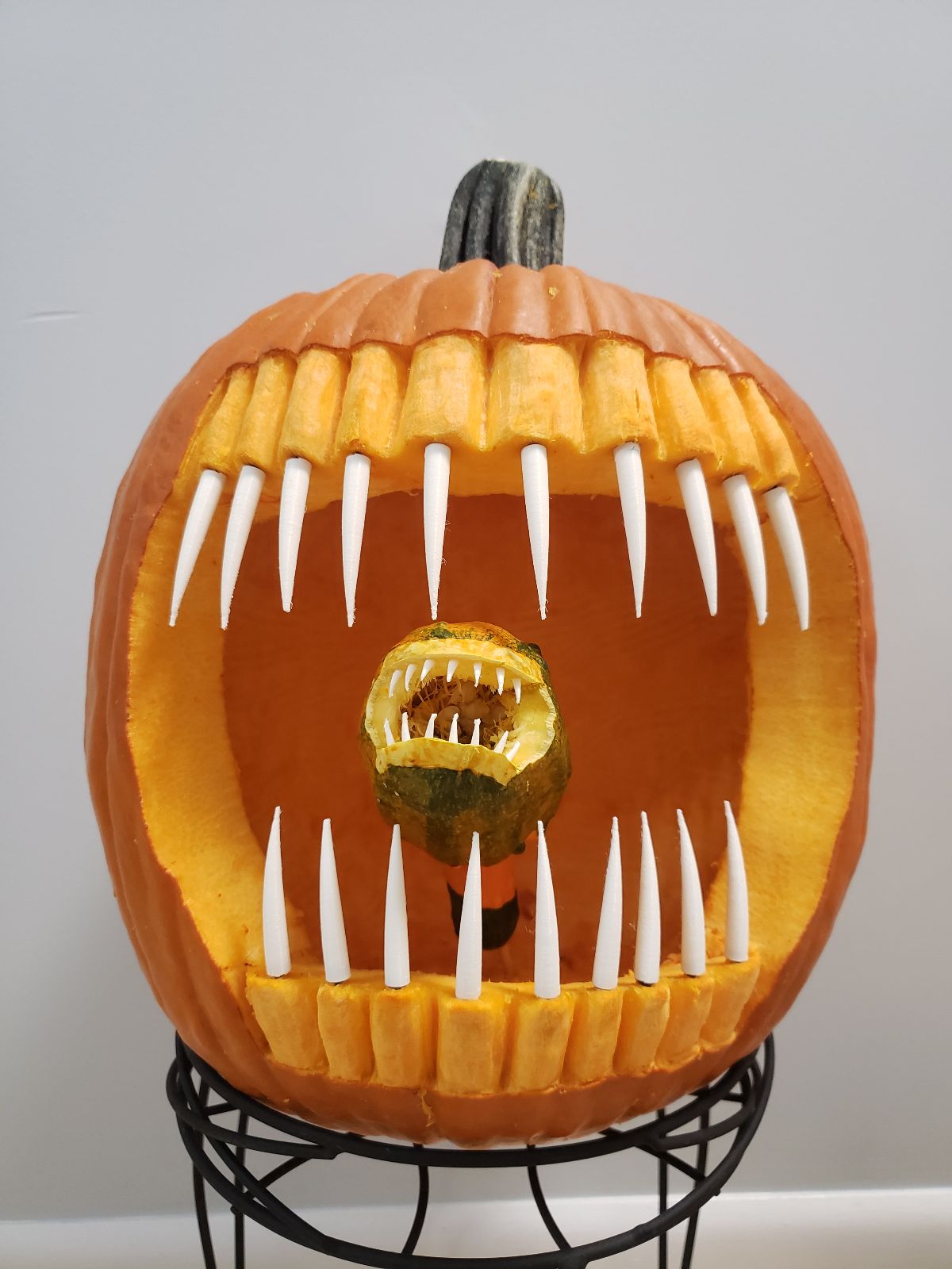 Halloween Pumpkin Carving: Alien Fangs