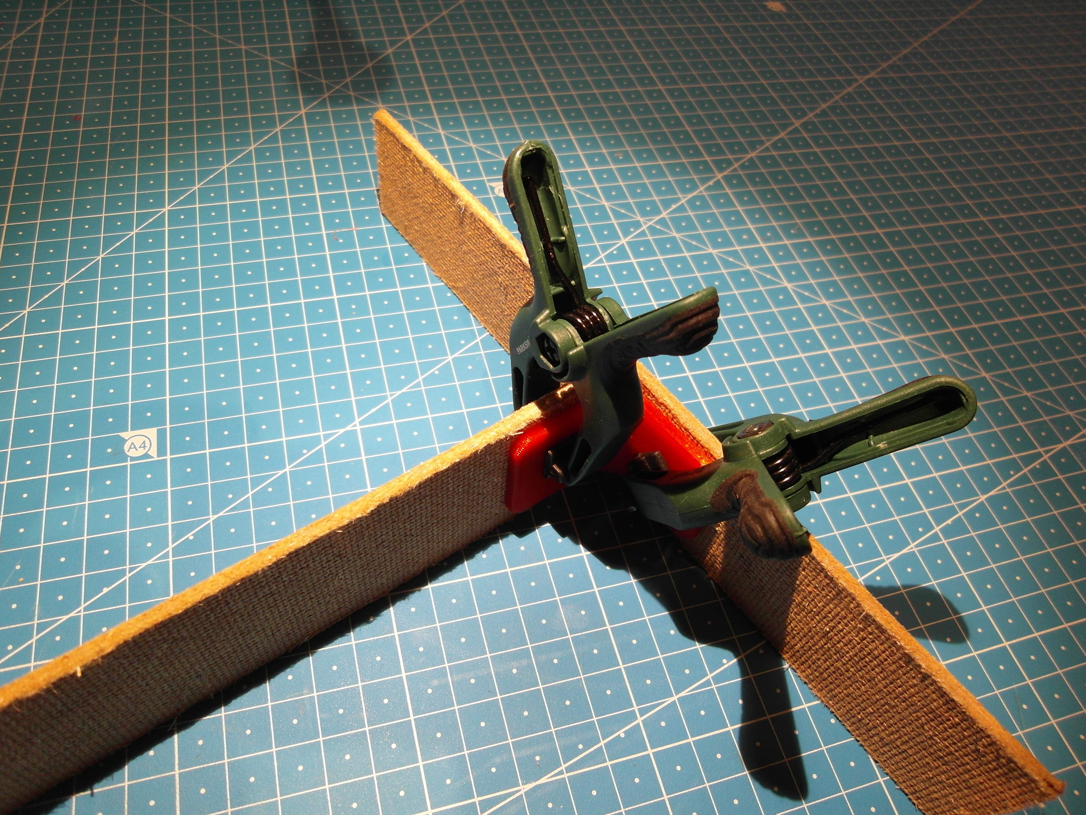 Small clamp angle helper