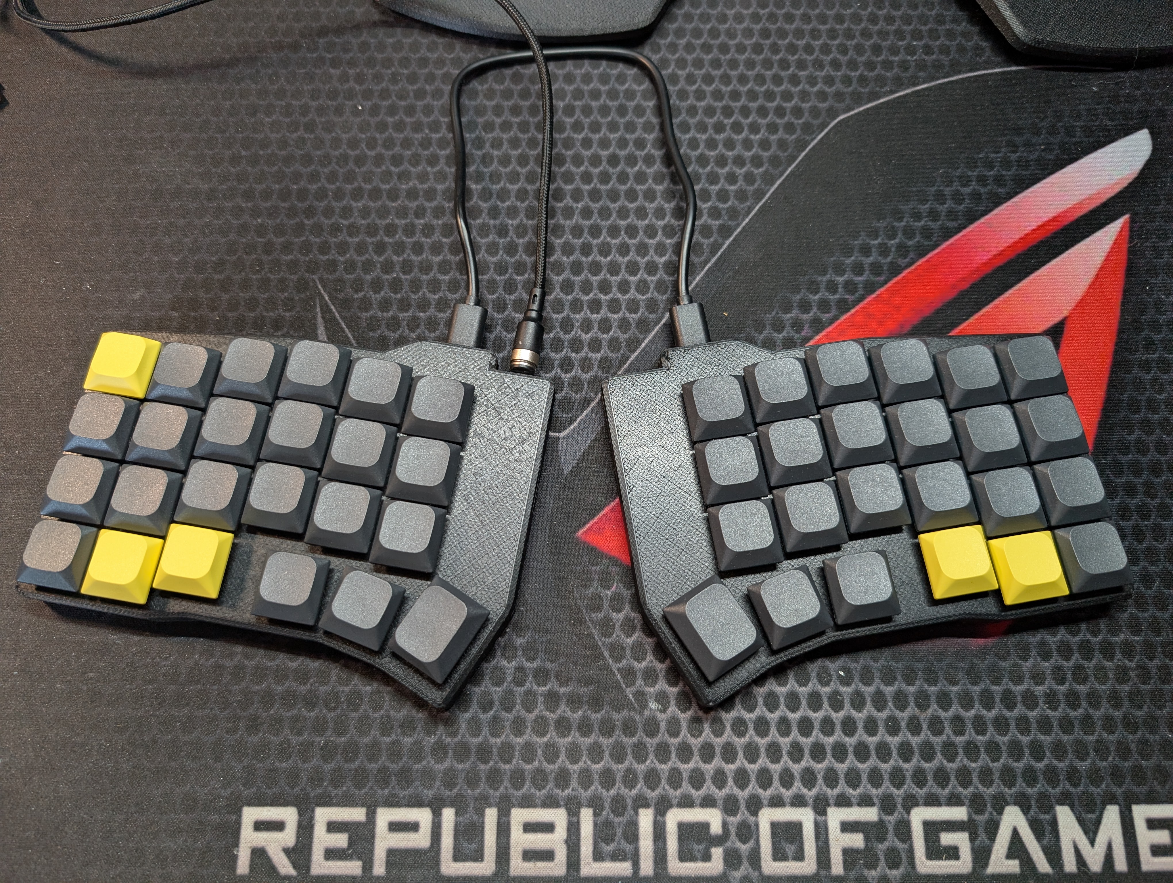 Handwired Cornedeon (Corne v3 plus) split keyboard